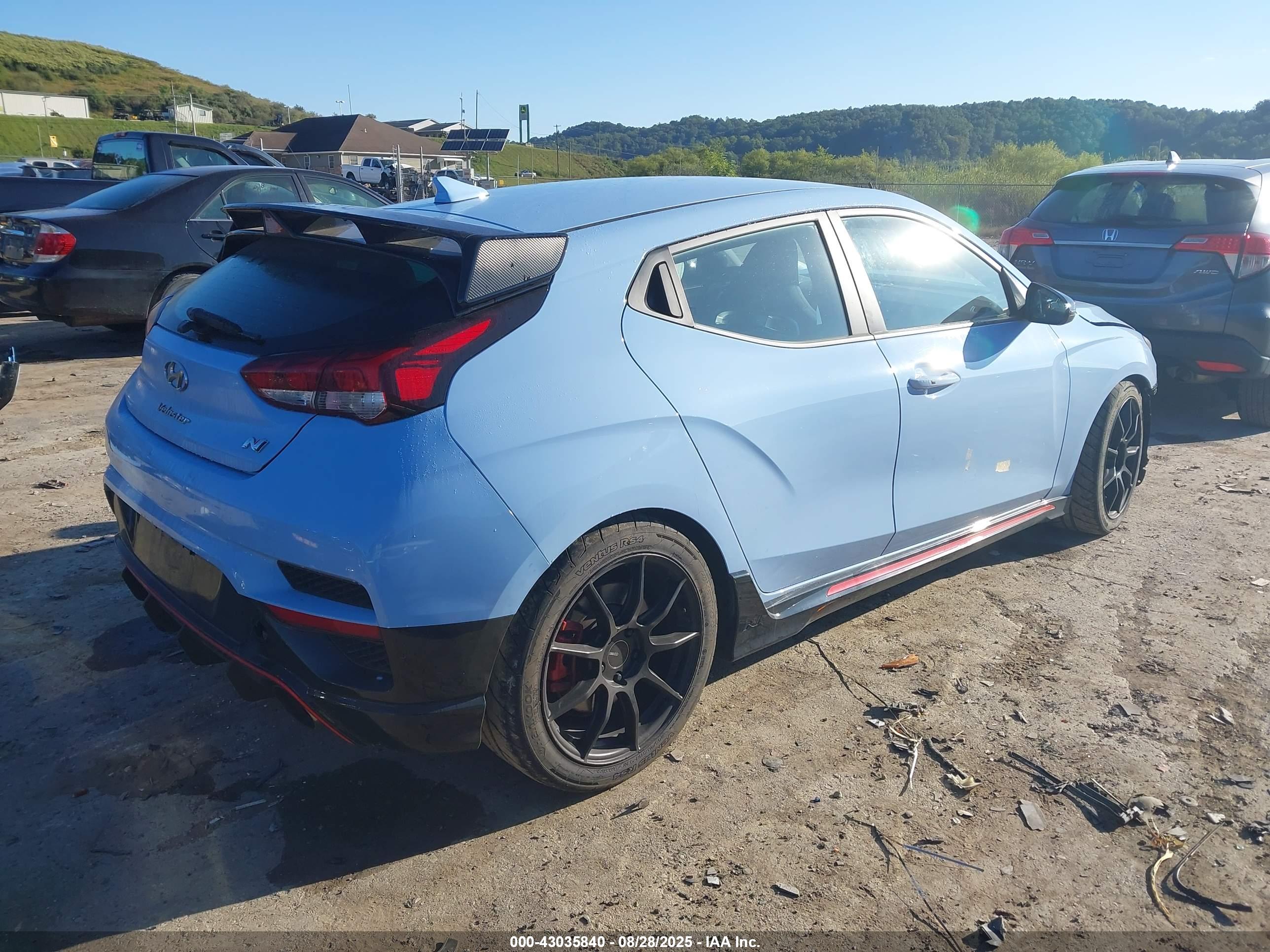 HYUNDAI VELOSTER image 4