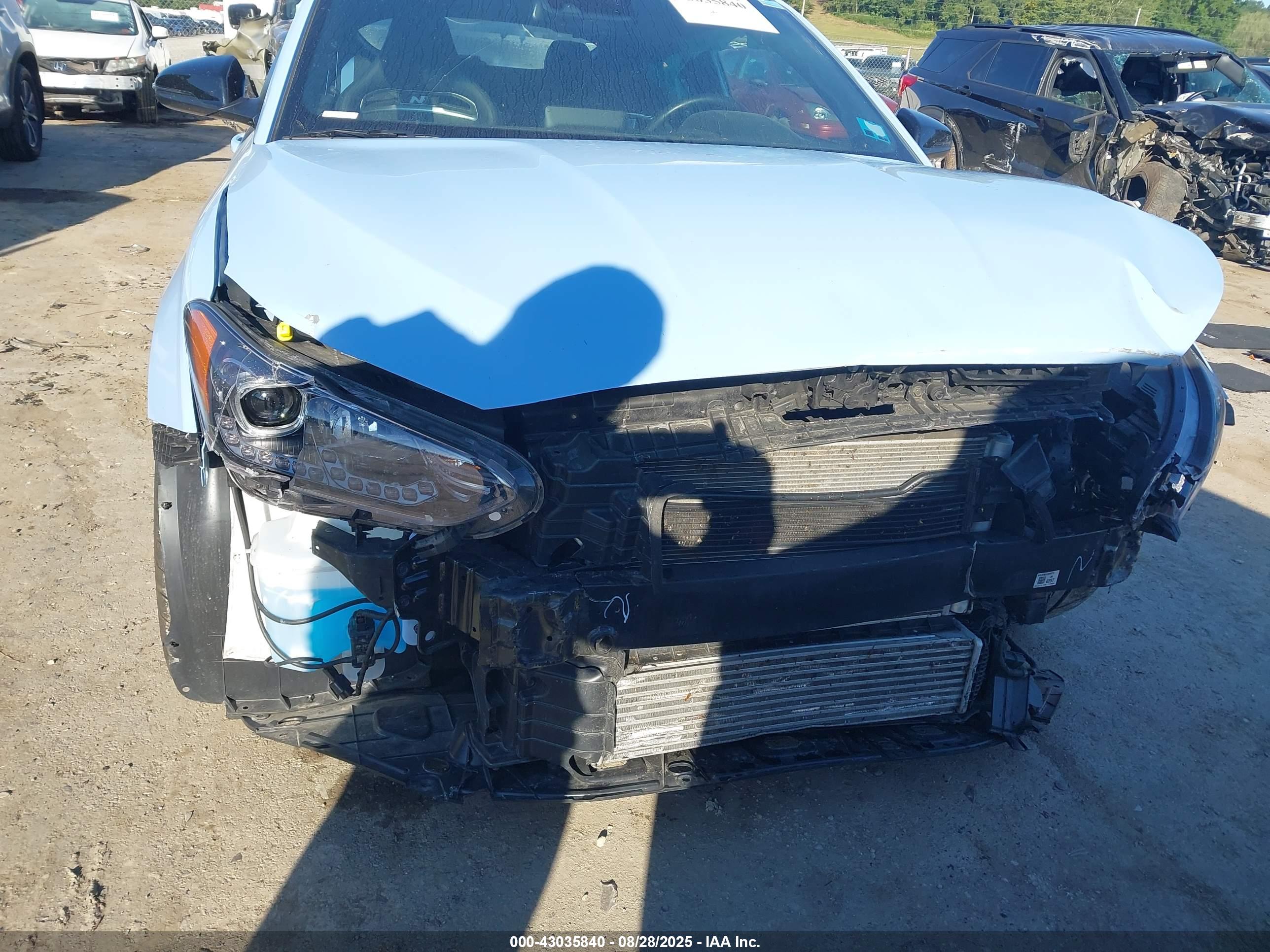 HYUNDAI VELOSTER image 6