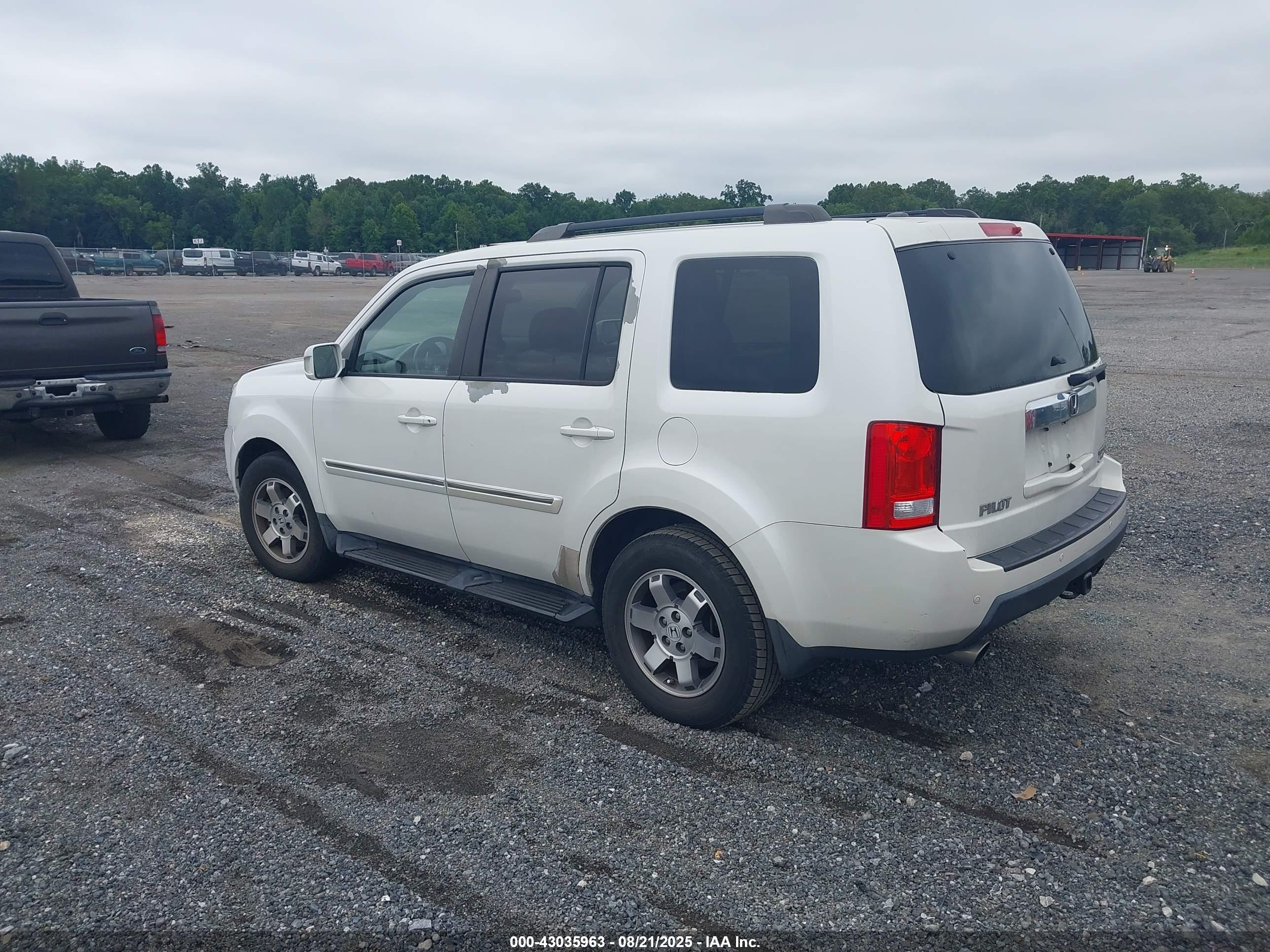 HONDA PILOT image 3
