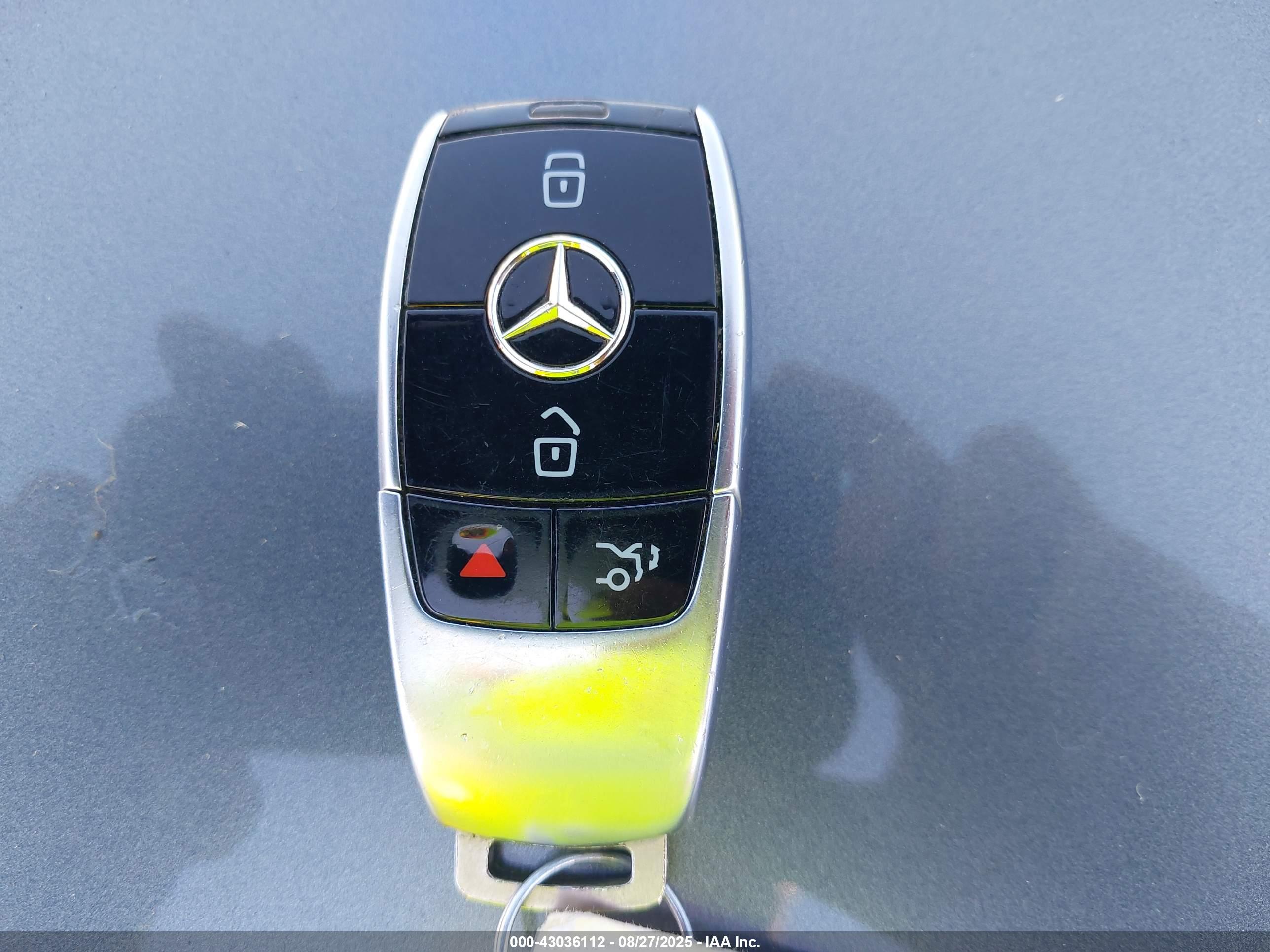 MERCEDES-BENZ E image 11