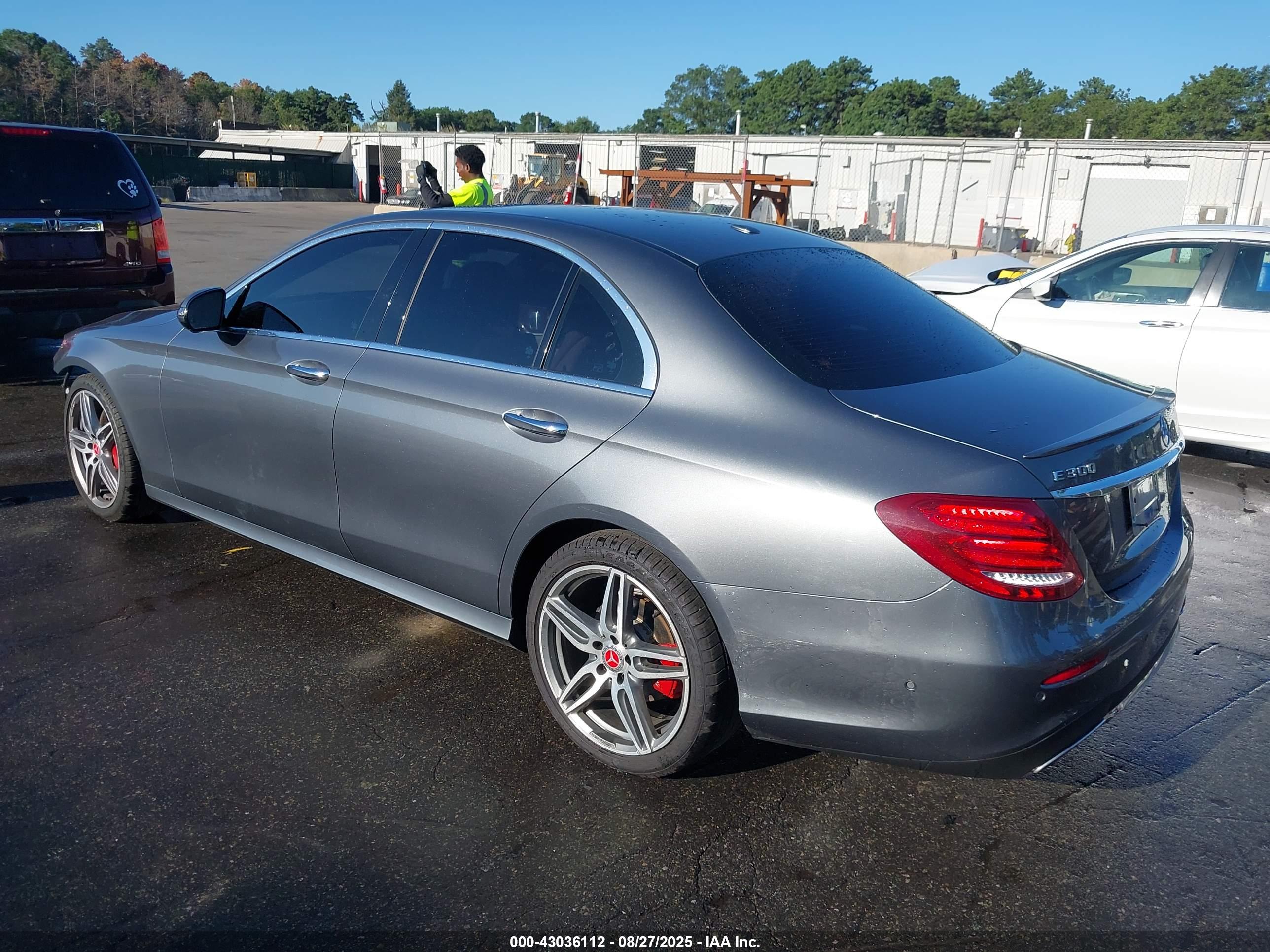 MERCEDES-BENZ E image 3
