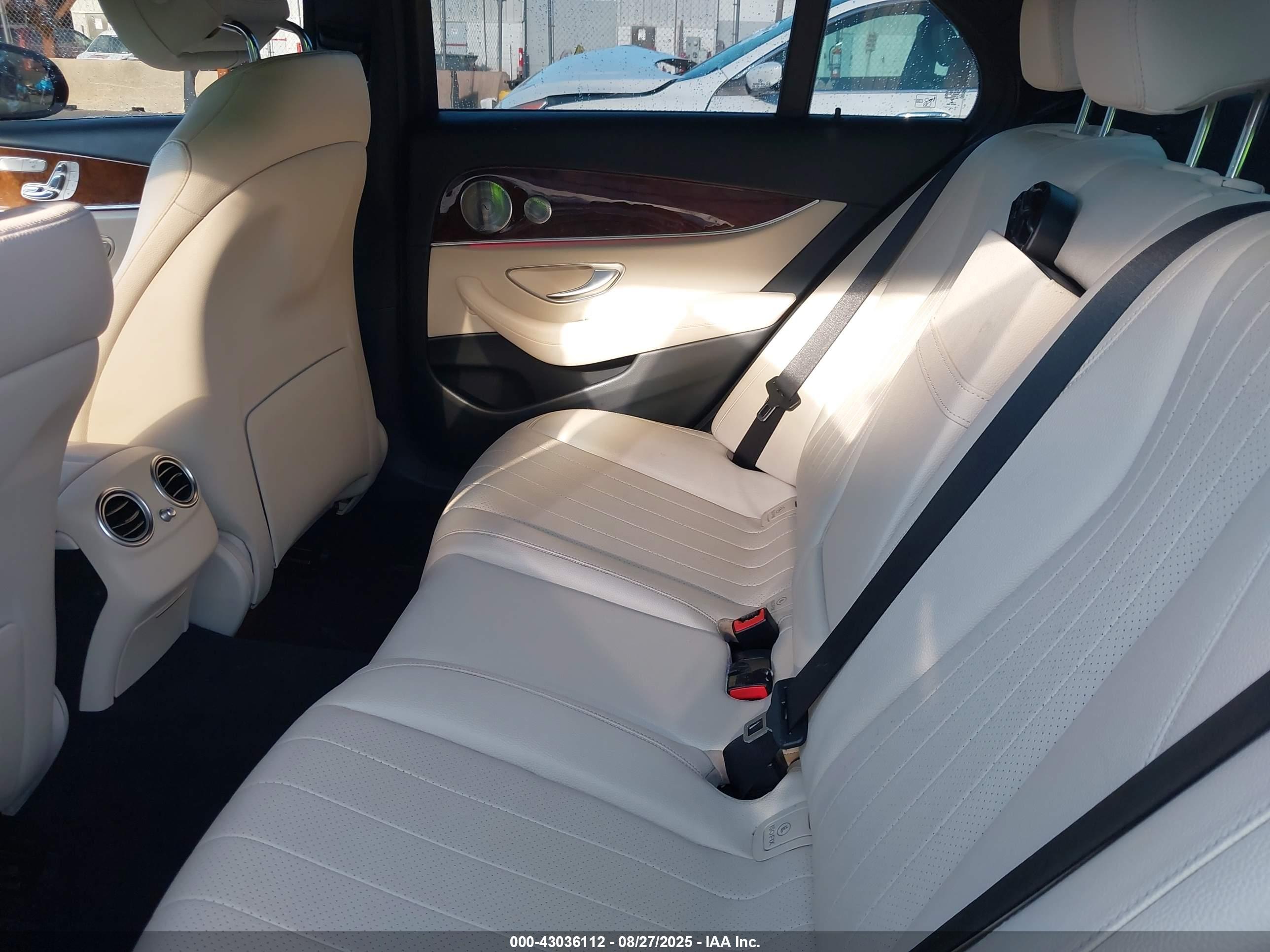 MERCEDES-BENZ E image 8