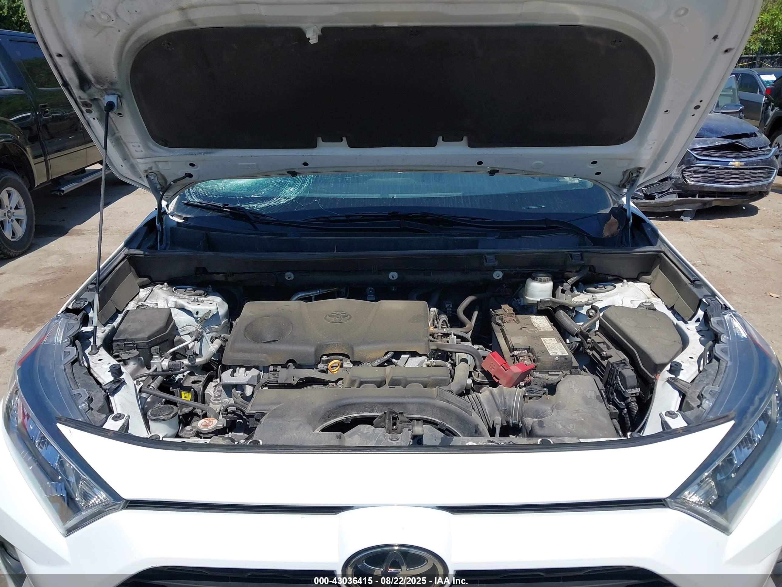 TOYOTA RAV4 image 10