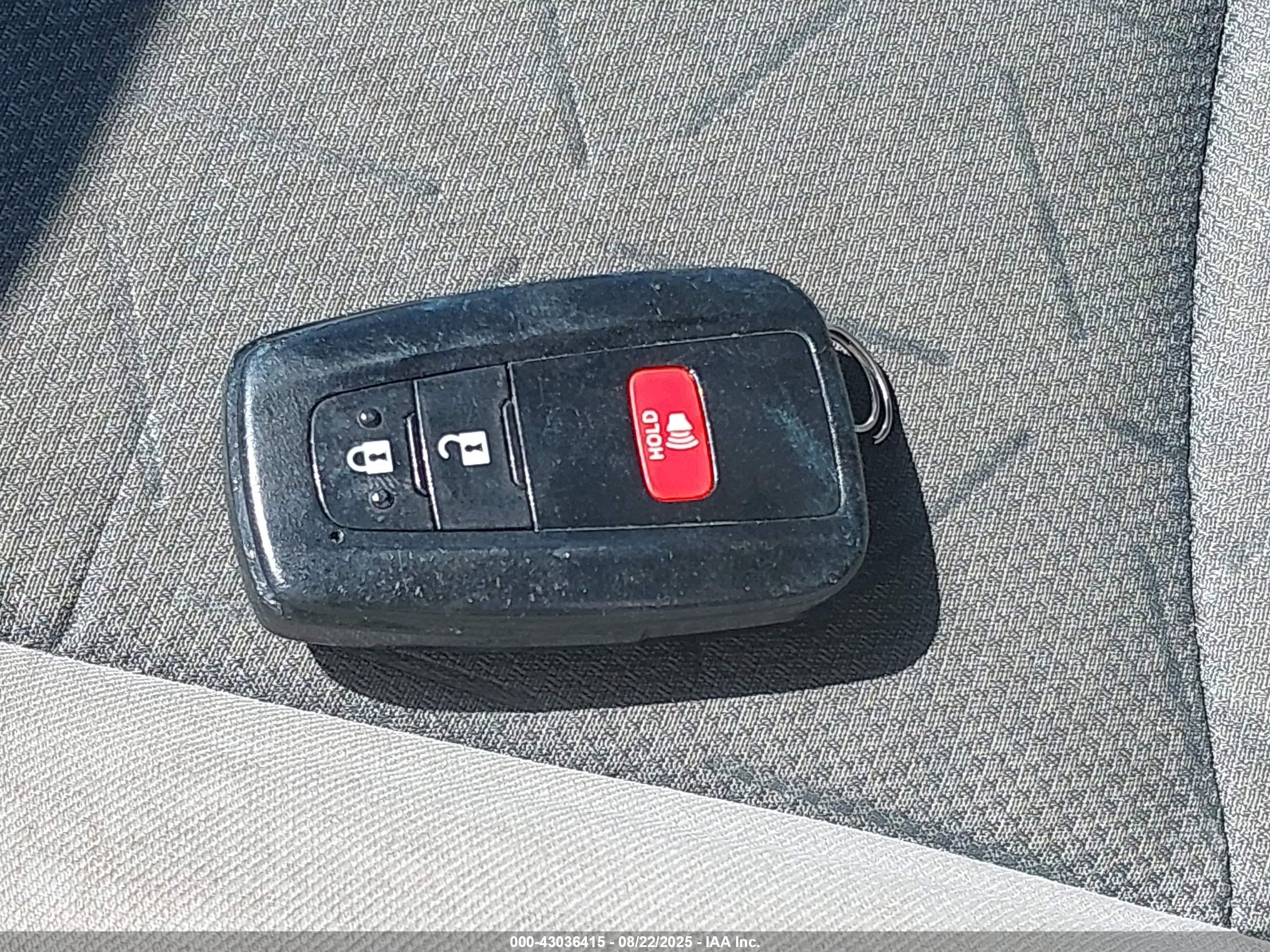 TOYOTA RAV4 image 11