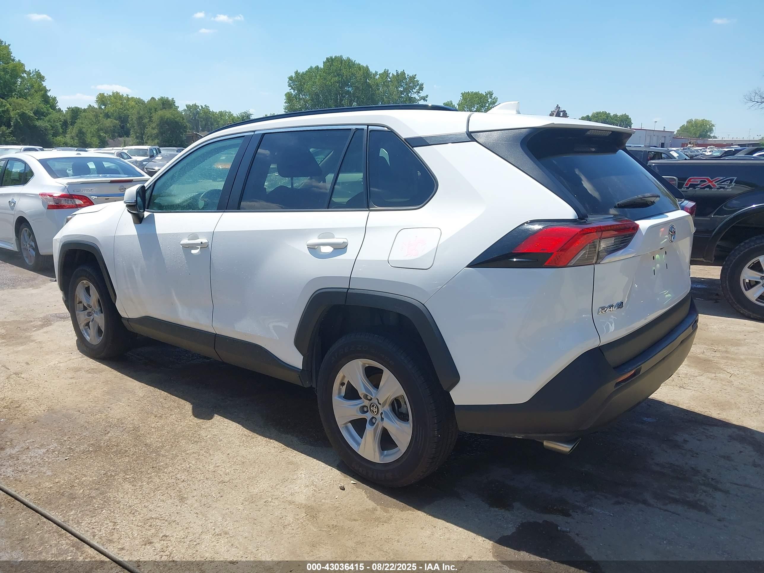 TOYOTA RAV4 image 3