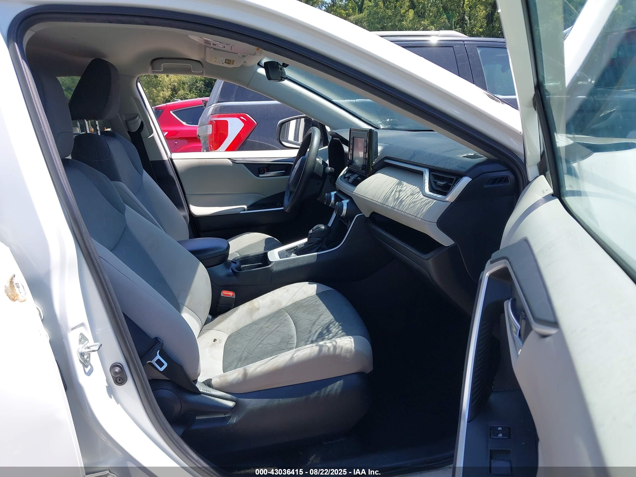 TOYOTA RAV4 image 5