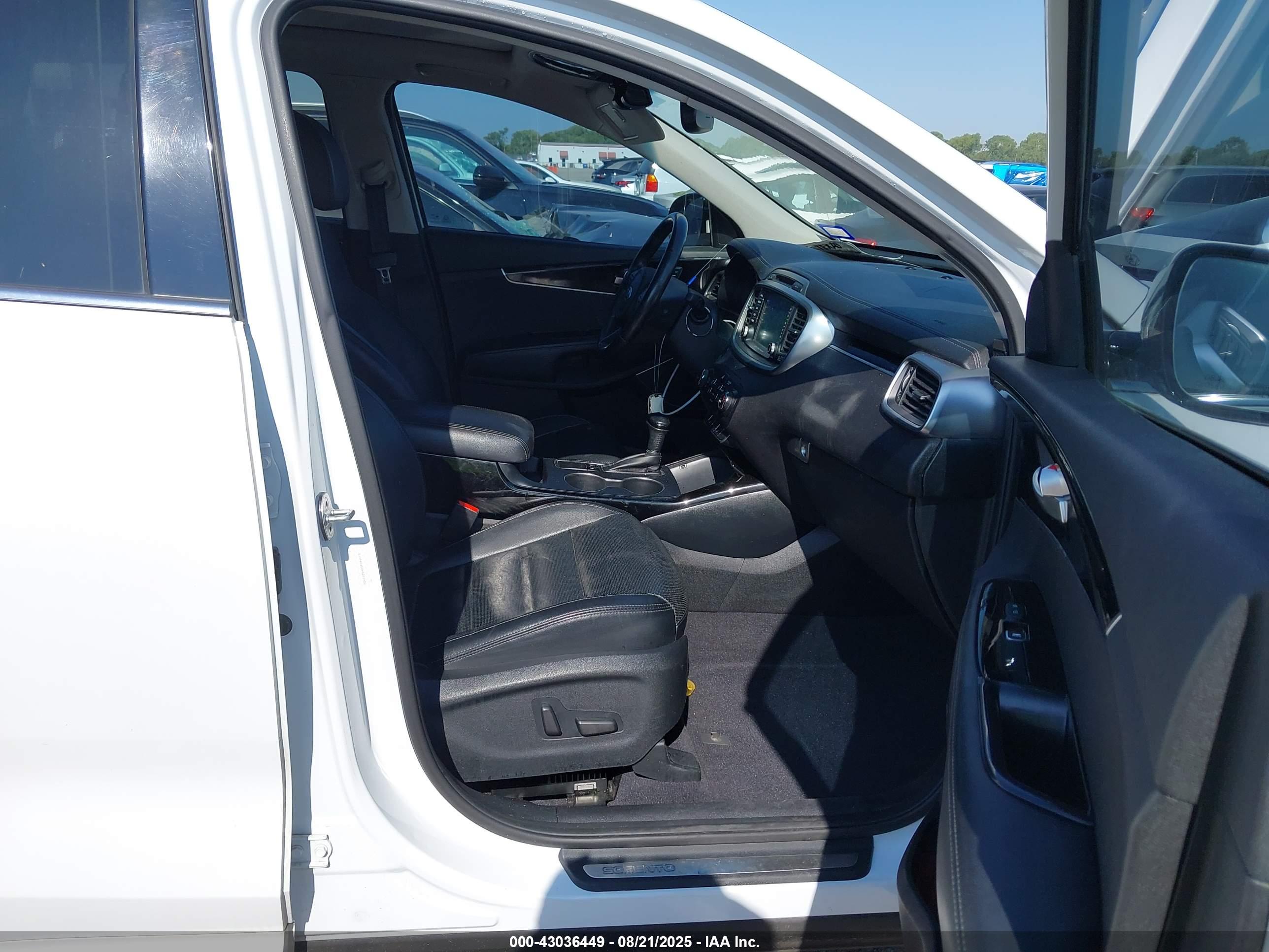 KIA SORENTO image 5