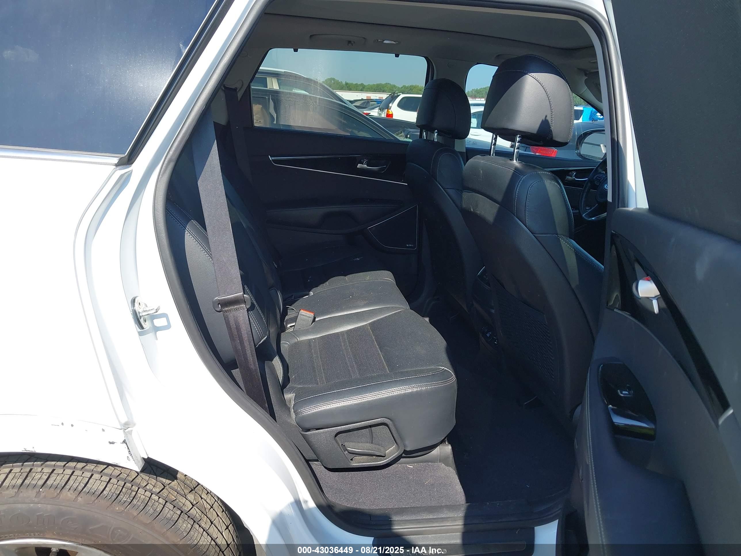 KIA SORENTO image 8