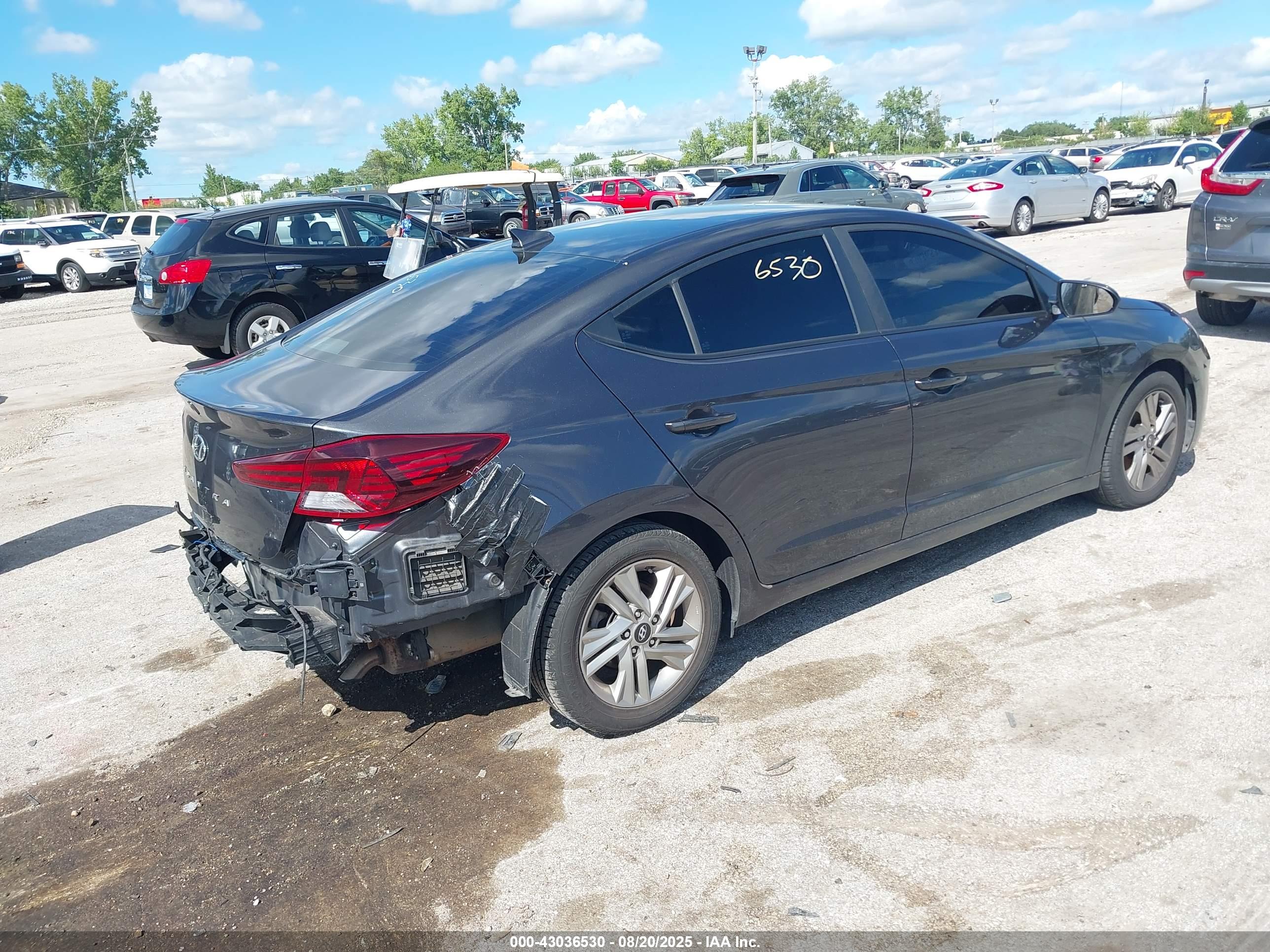 HYUNDAI ELANTRA image 4