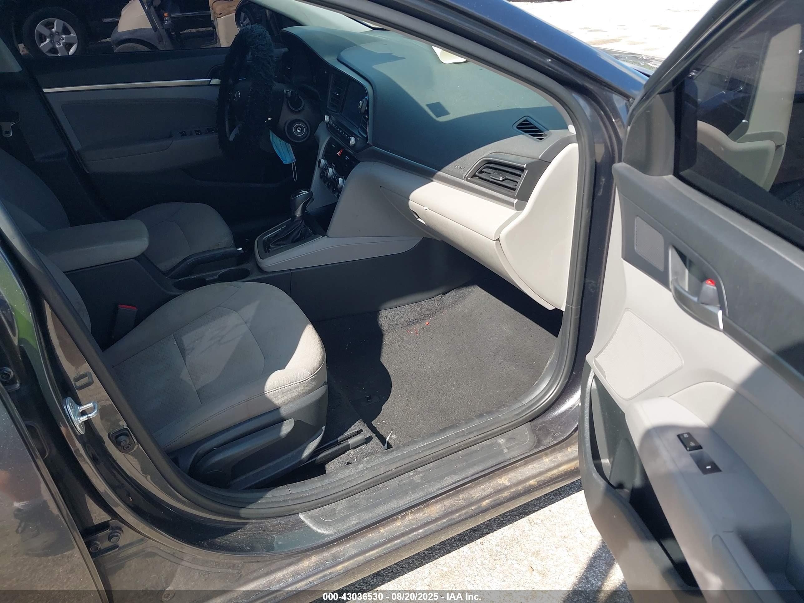 HYUNDAI ELANTRA image 5