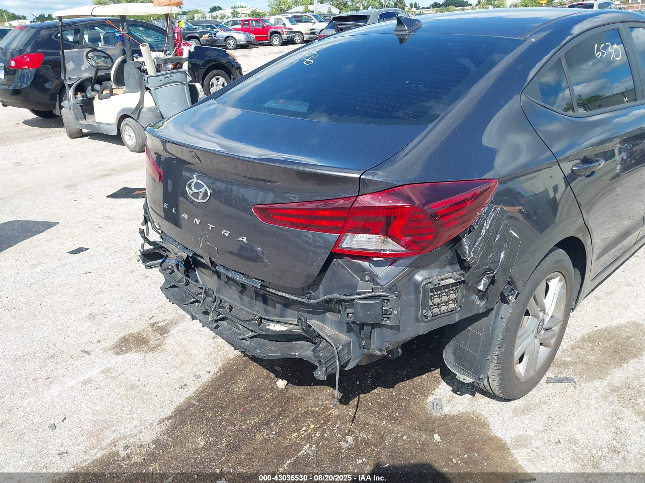 HYUNDAI ELANTRA image 6