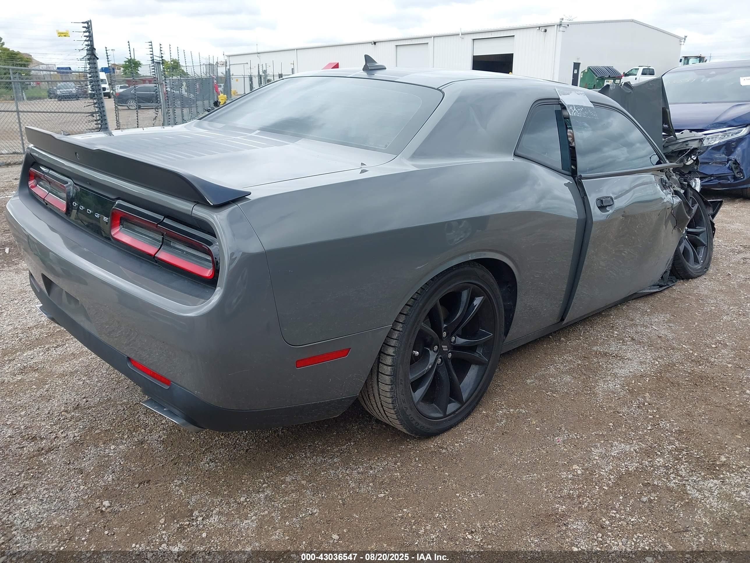 DODGE CHALLENGER image 4
