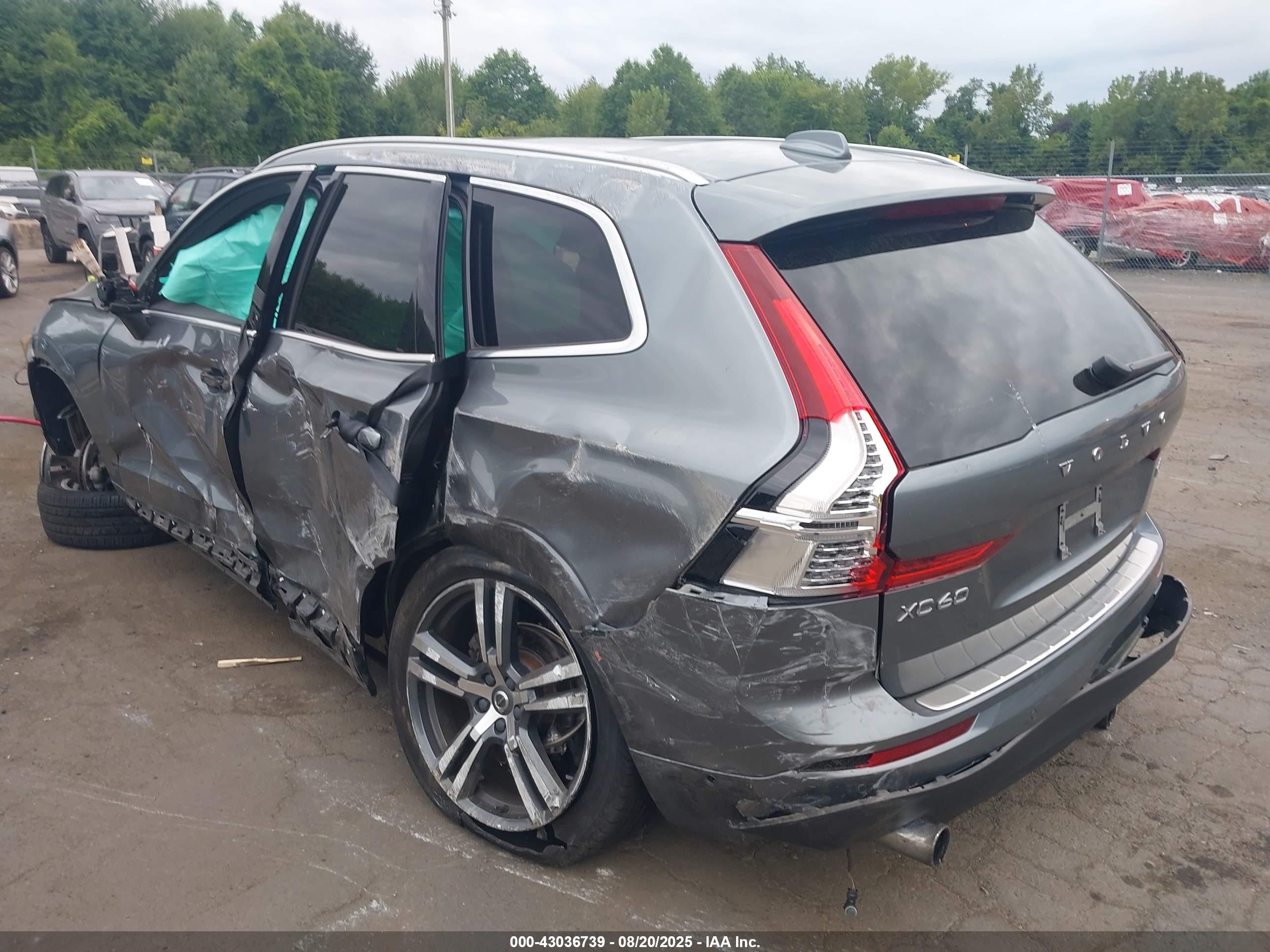 VOLVO XC60 image 3