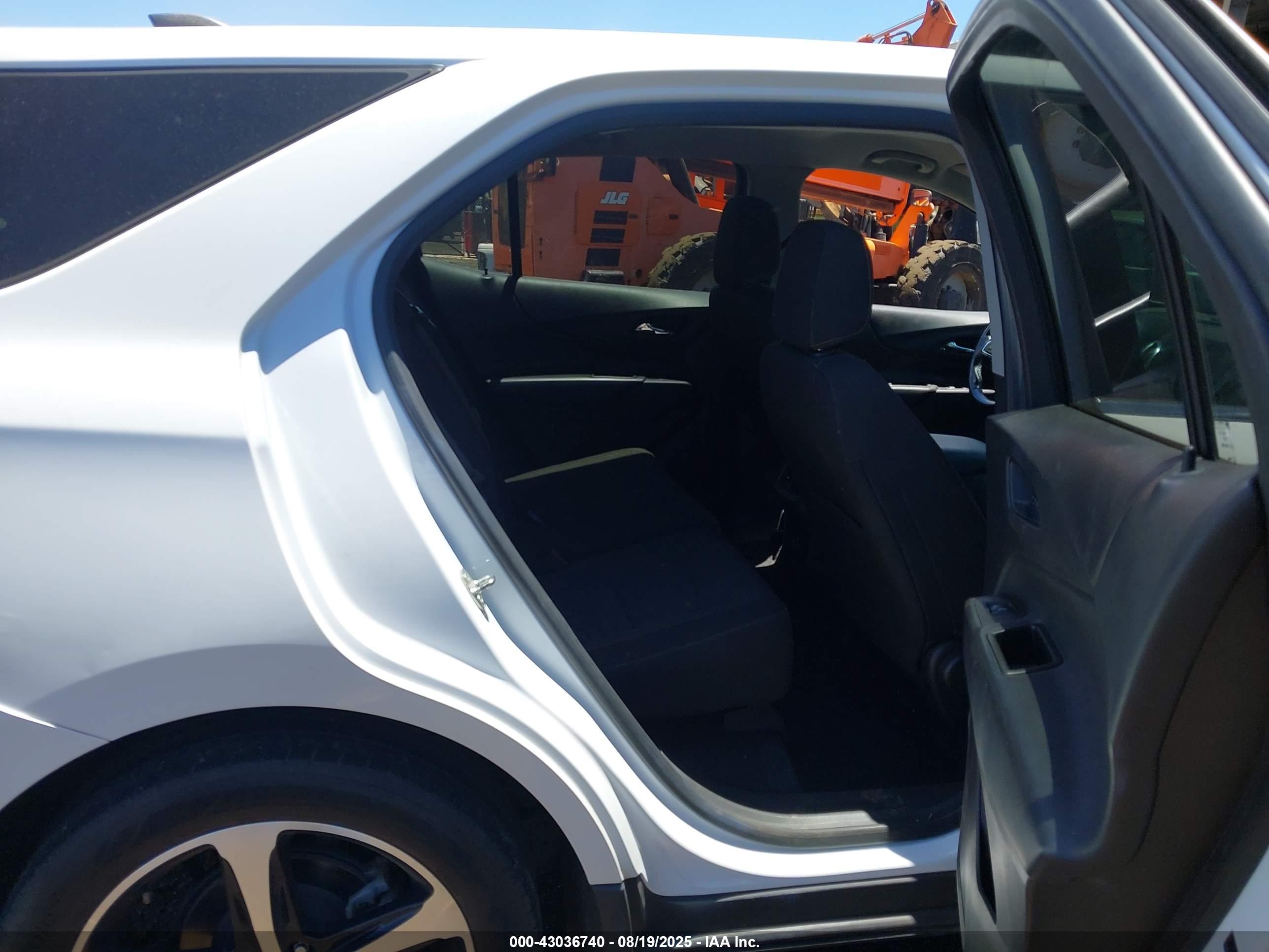CHEVROLET EQUINOX image 8