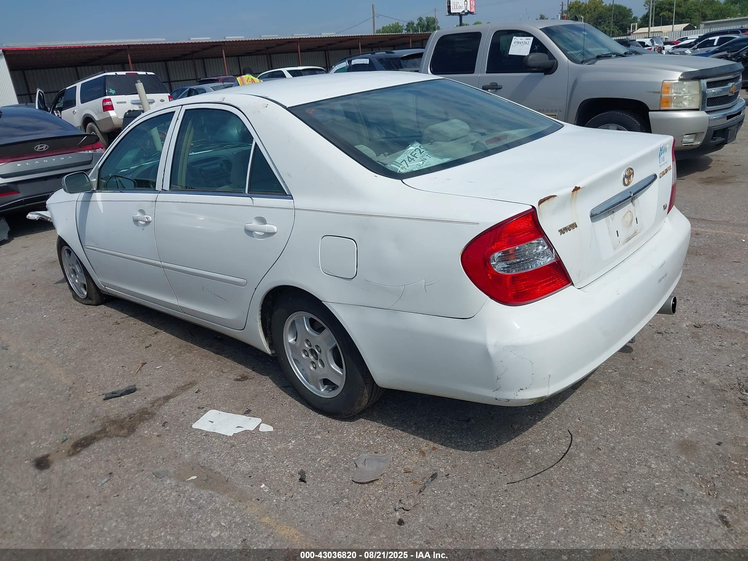 TOYOTA CAMRY image 3
