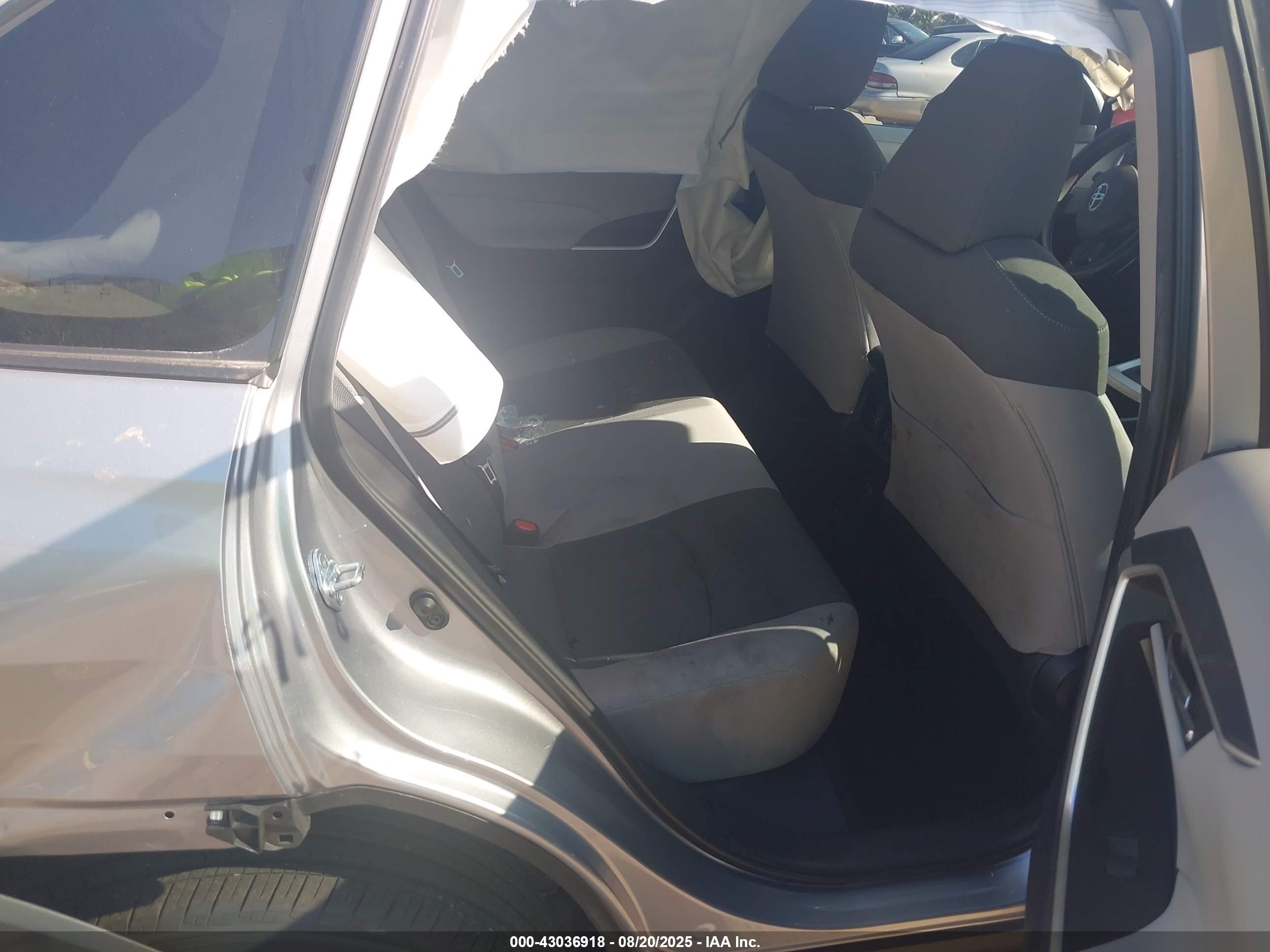 TOYOTA RAV4 image 8