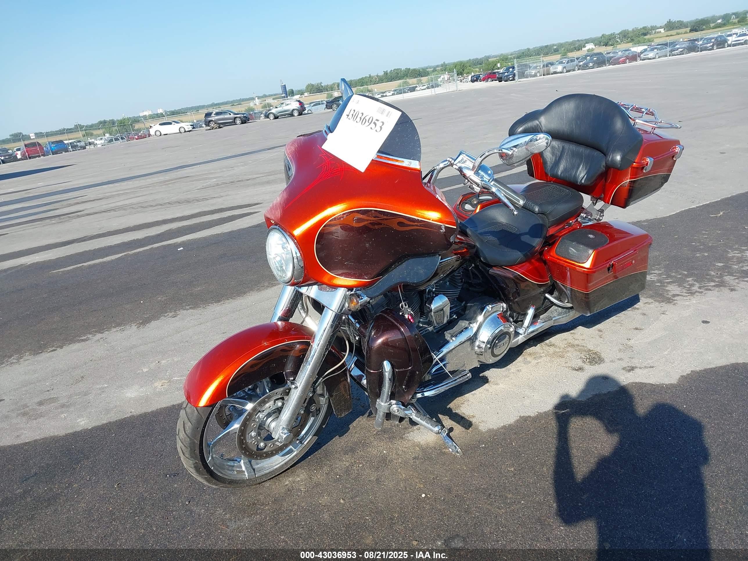 HARLEY-DAVIDSON FLHXSE3 image 2