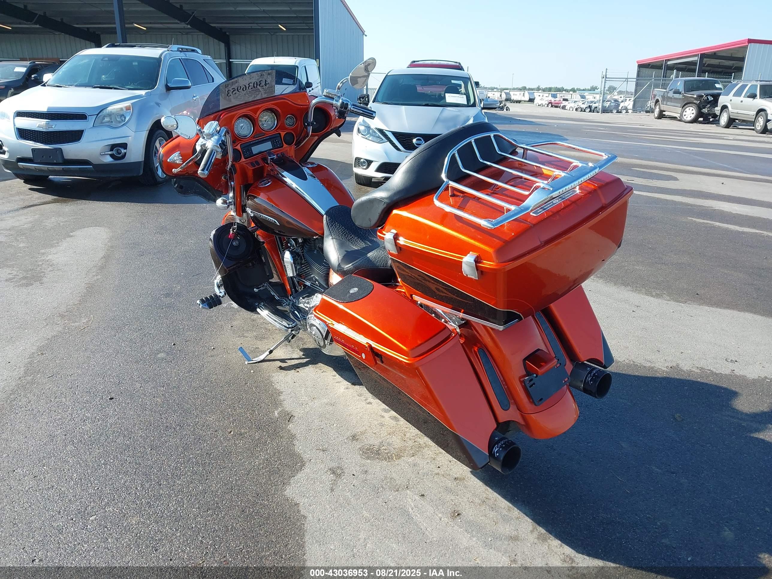 HARLEY-DAVIDSON FLHXSE3 image 3