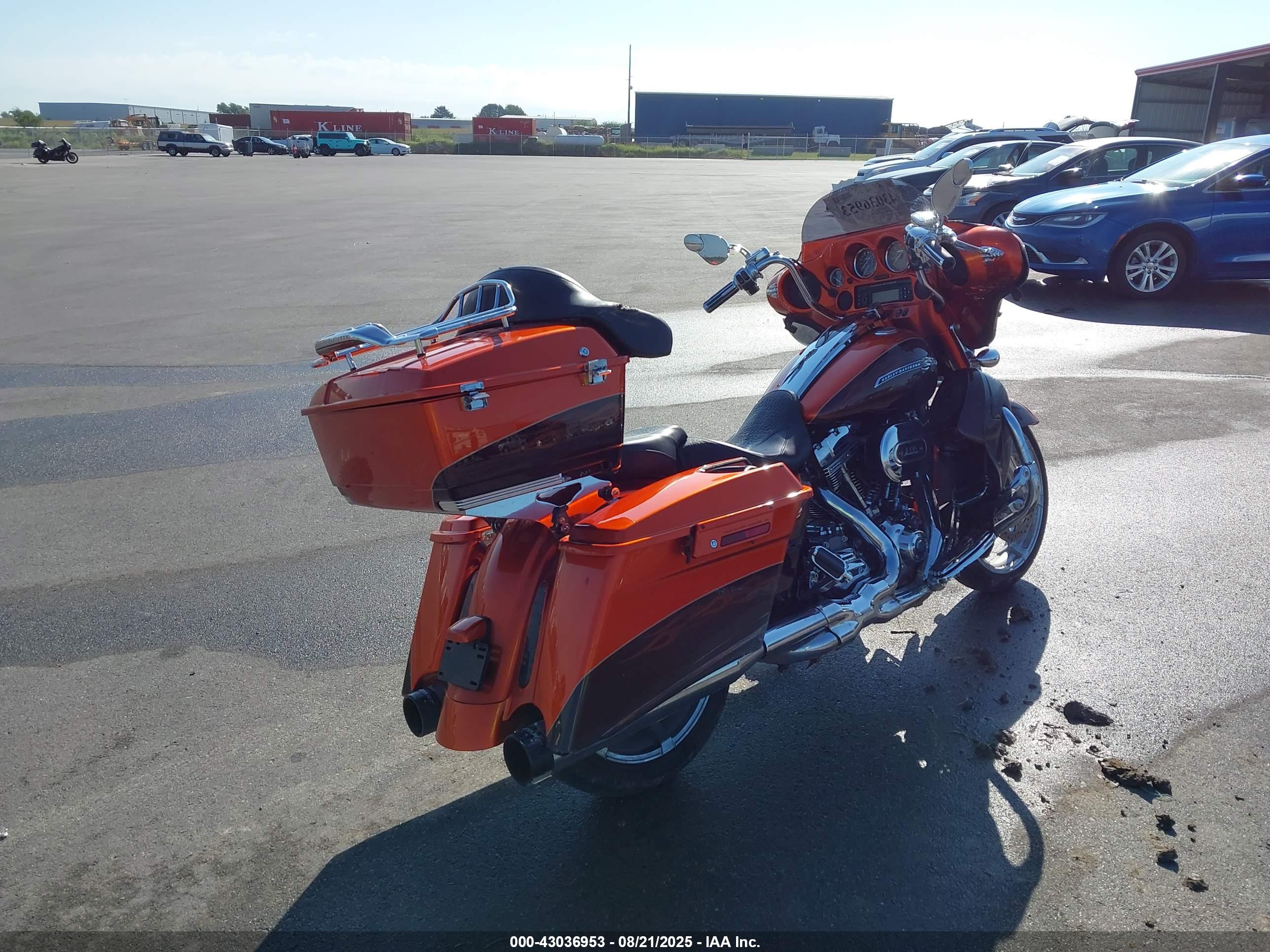 HARLEY-DAVIDSON FLHXSE3 image 4