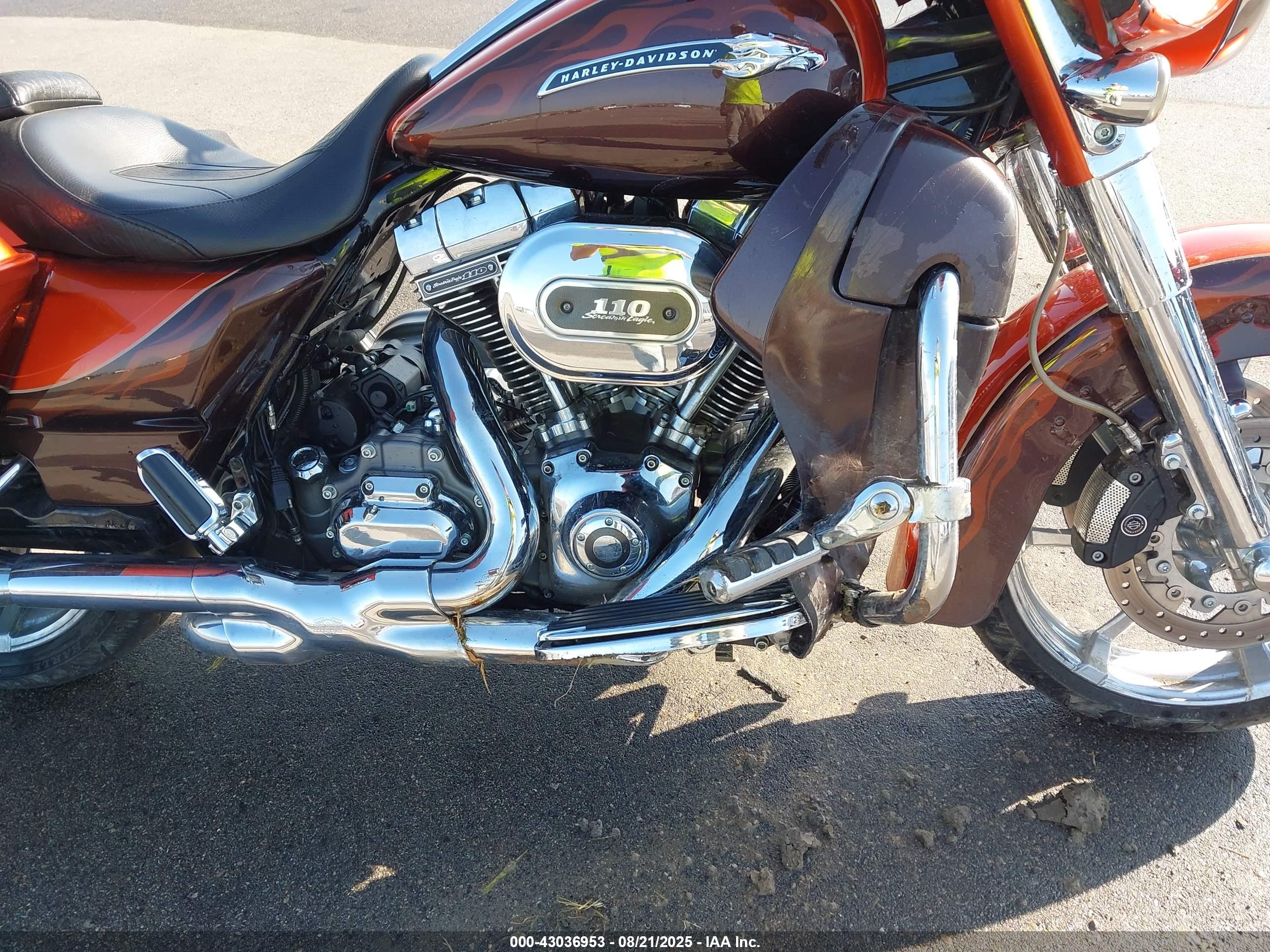 HARLEY-DAVIDSON FLHXSE3 image 8