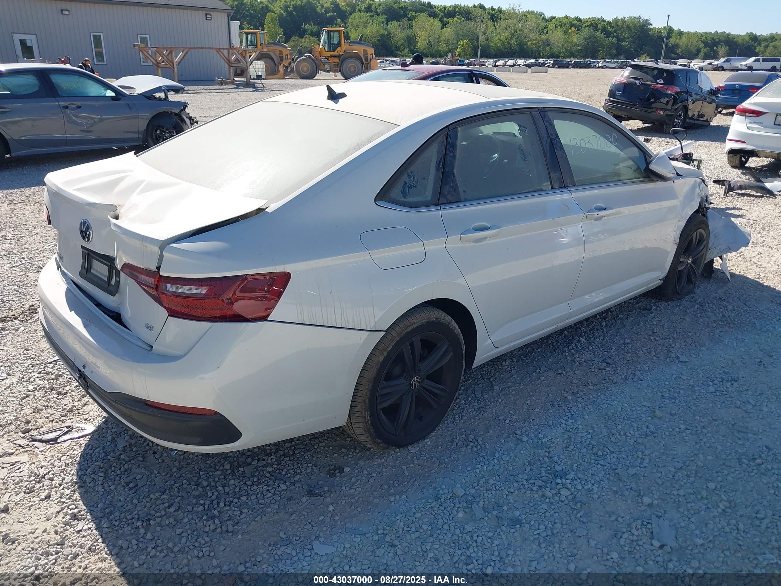 VOLKSWAGEN JETTA image 4