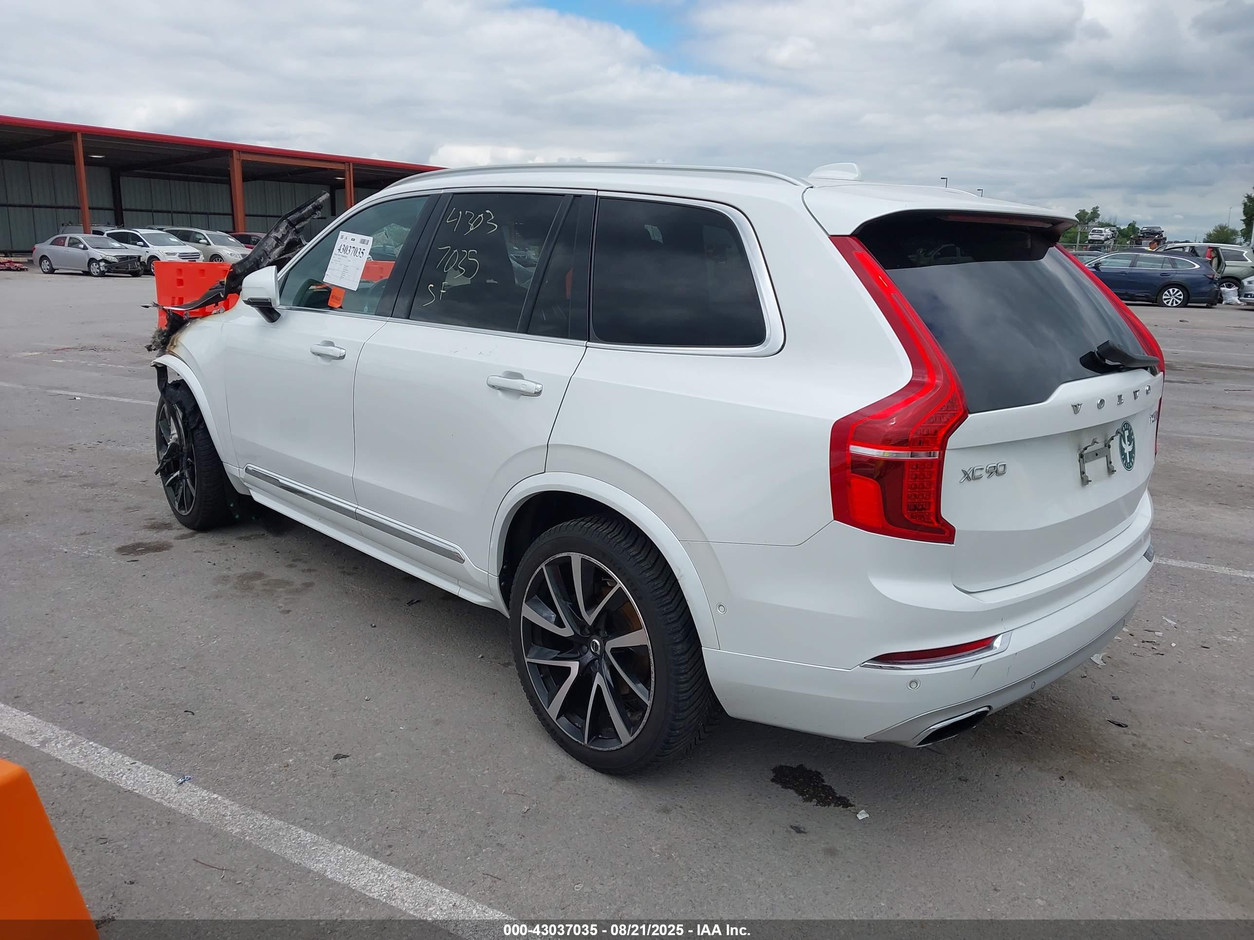 VOLVO XC90 image 3