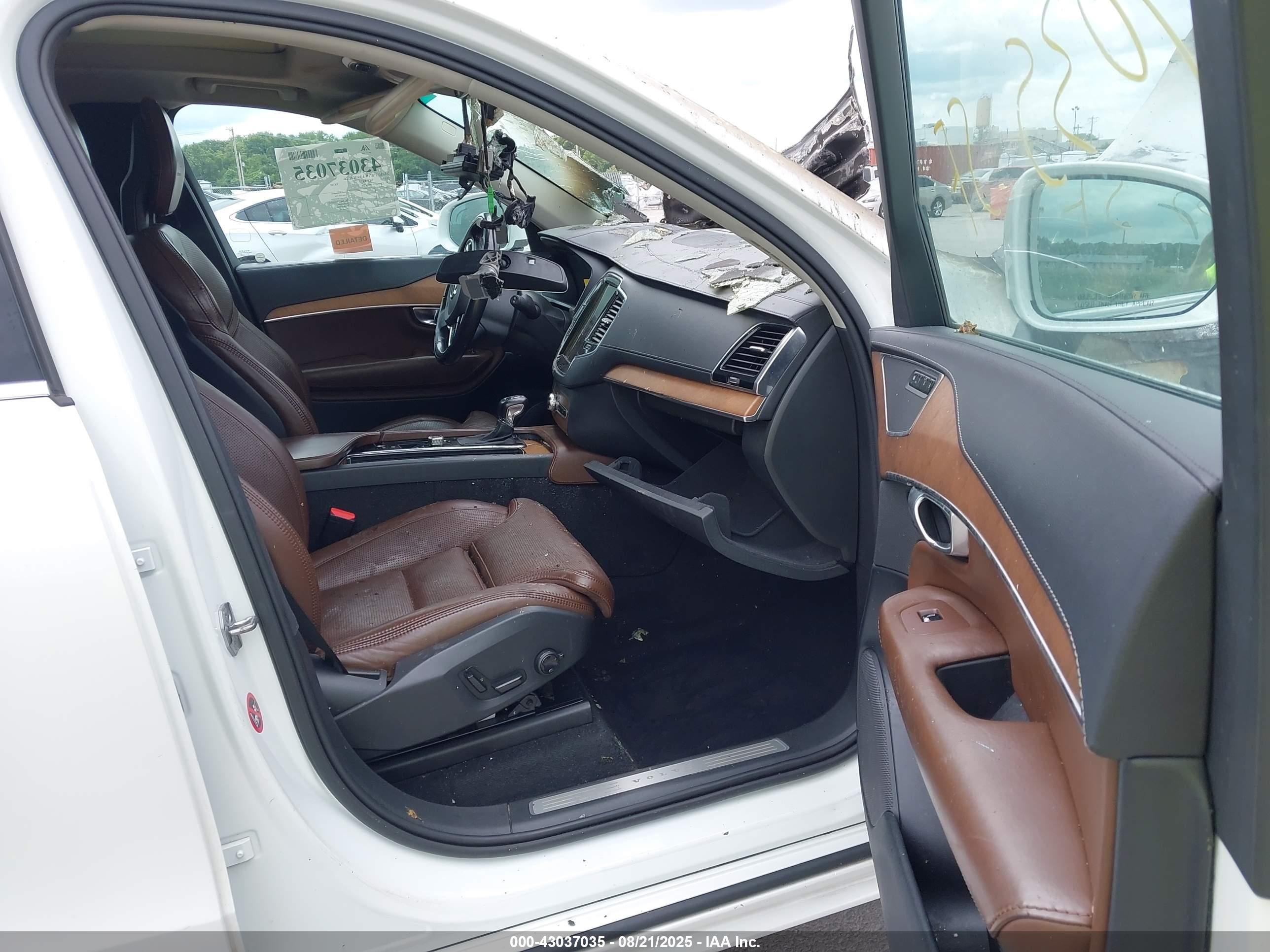 VOLVO XC90 image 5