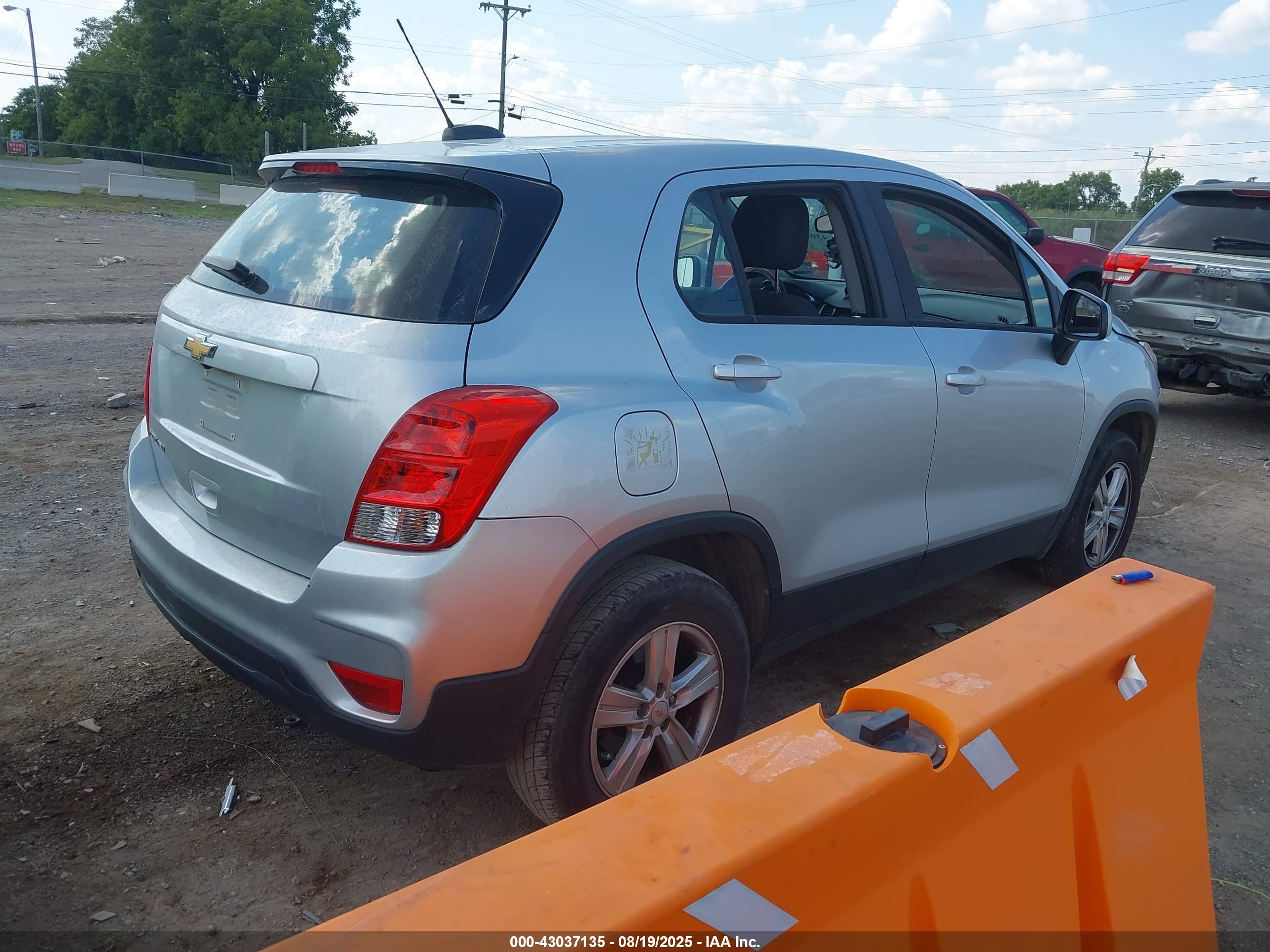 CHEVROLET TRAX image 4