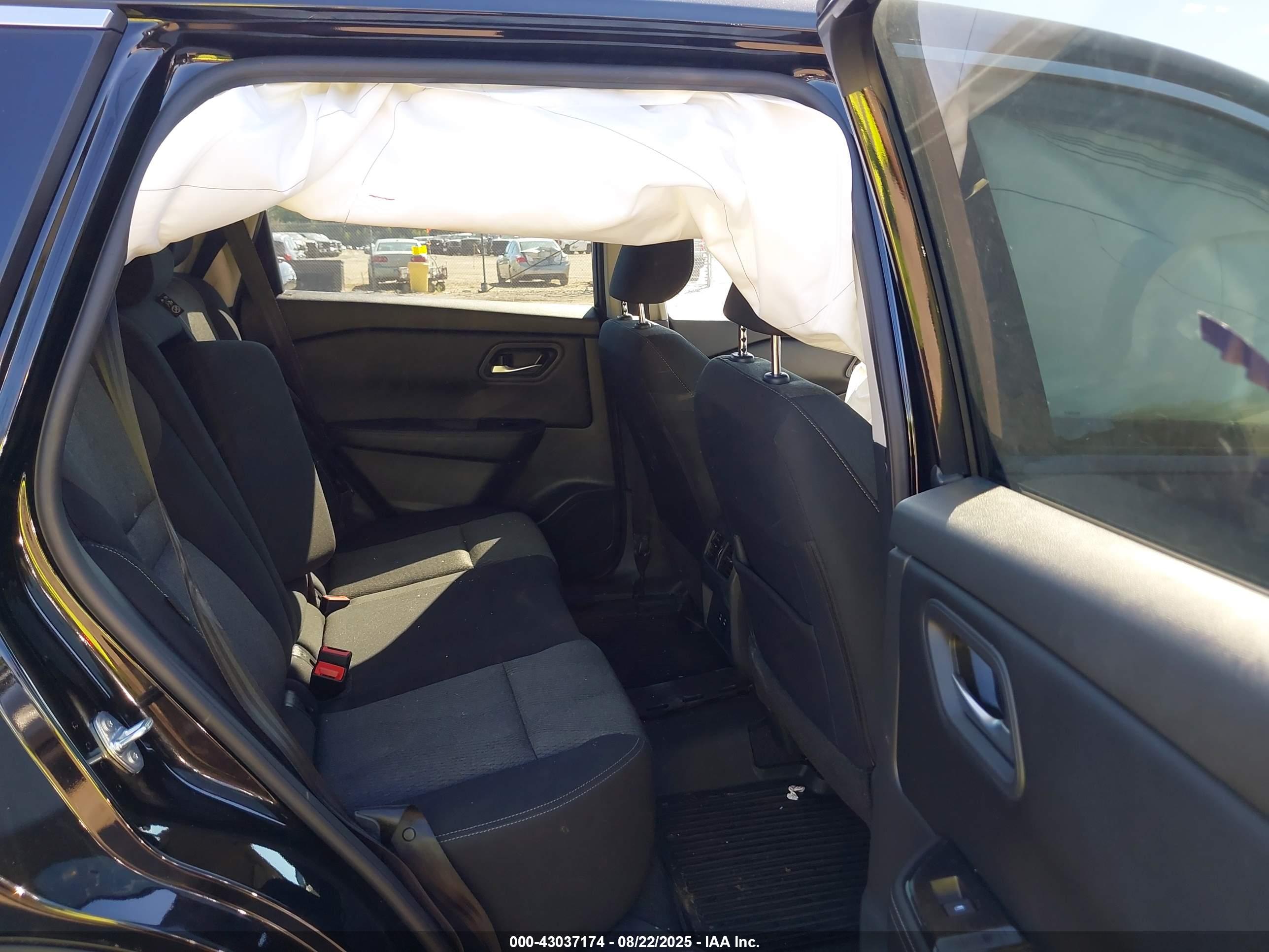 NISSAN ROGUE image 8