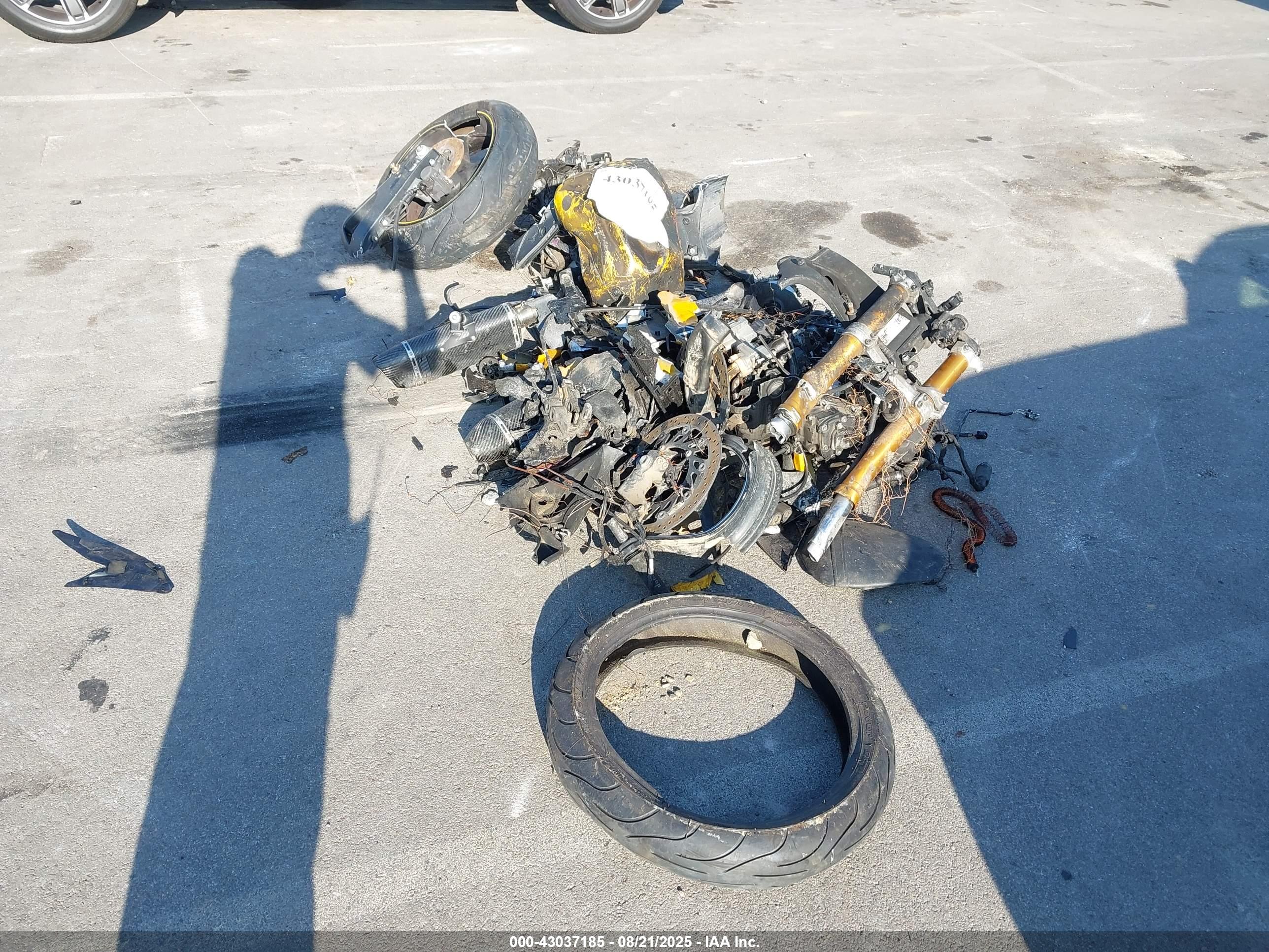 YAMAHA YZFR1 image 5