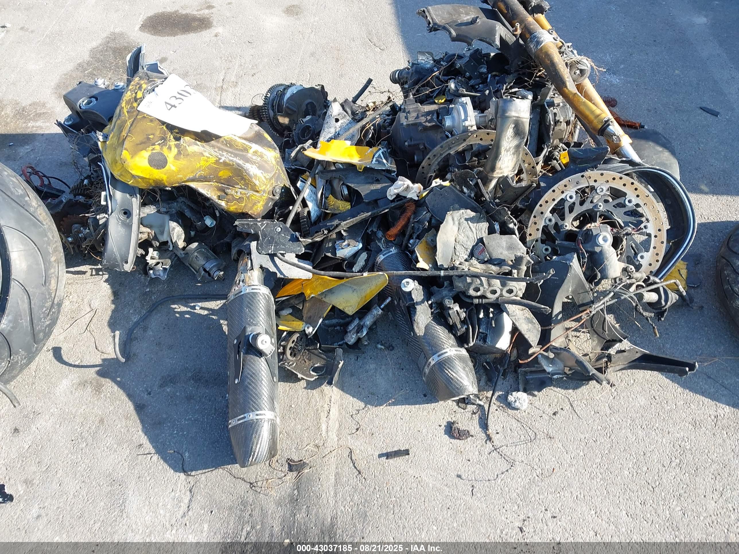 YAMAHA YZFR1 image 8