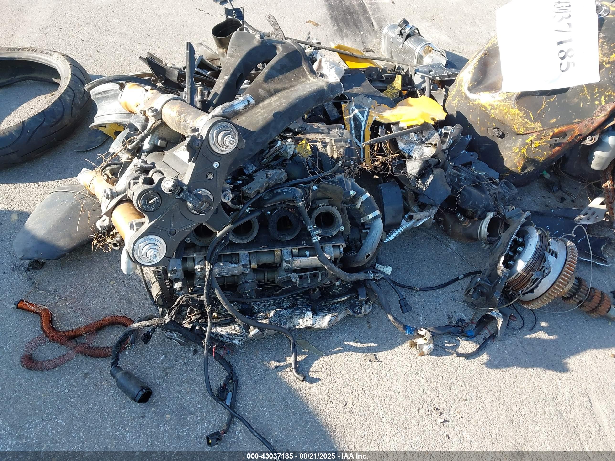 YAMAHA YZFR1 image 9