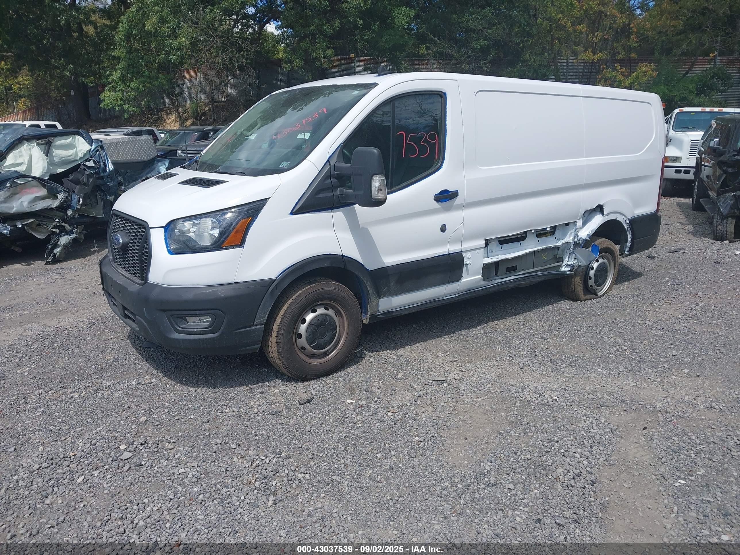 FORD TRANSIT-250 image 2