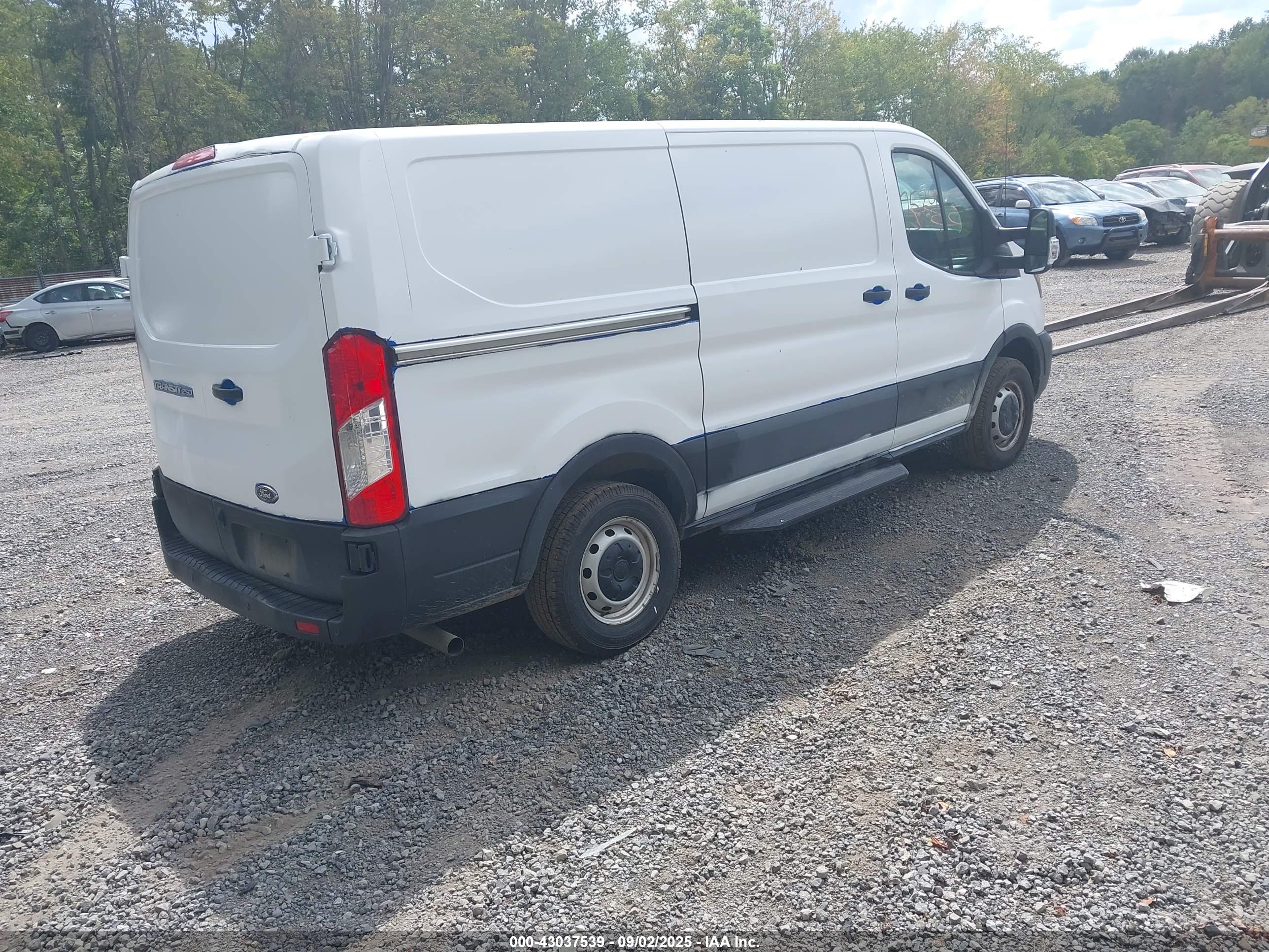 FORD TRANSIT-250 image 4