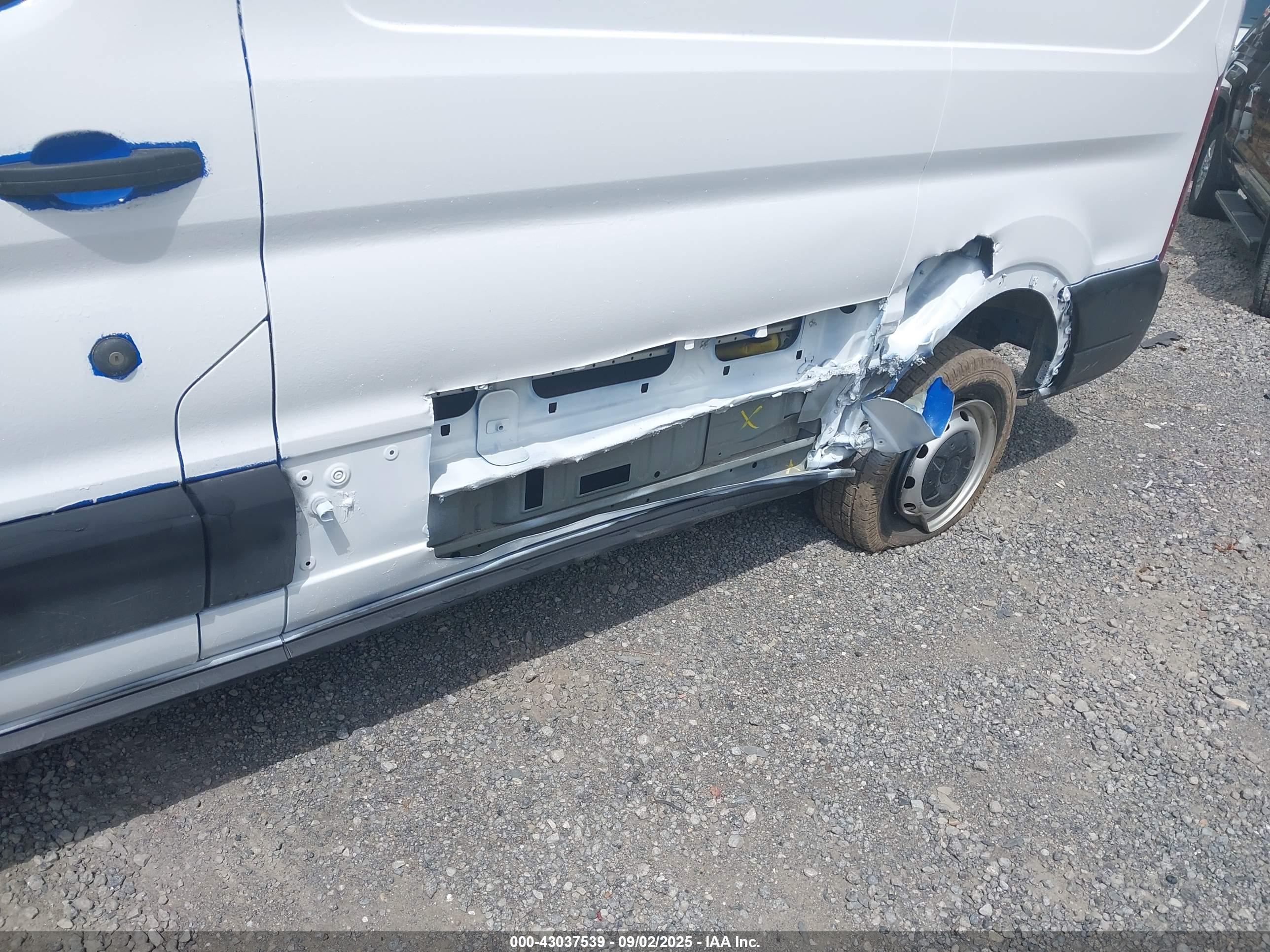 FORD TRANSIT-250 image 6
