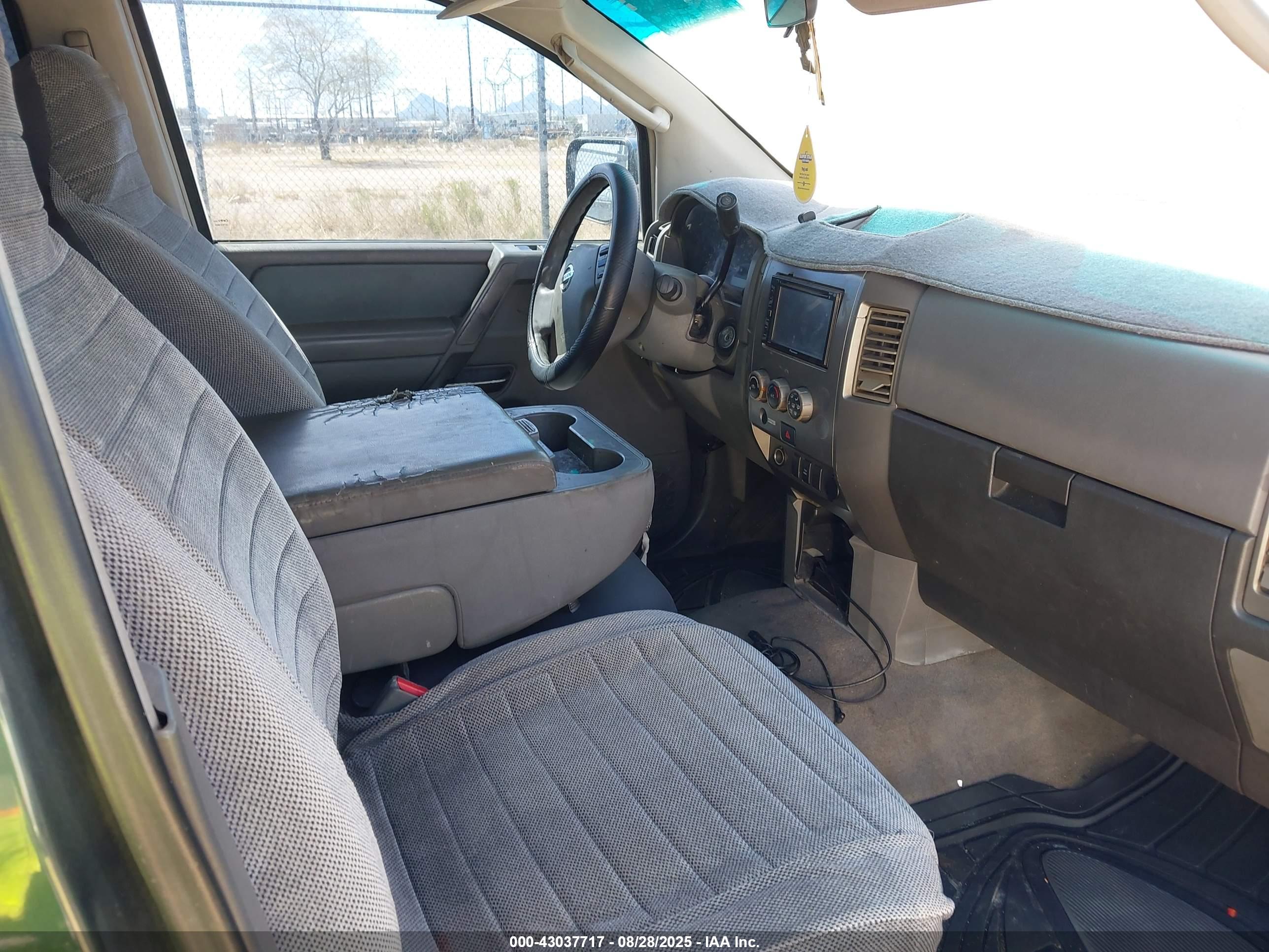 NISSAN TITAN image 5