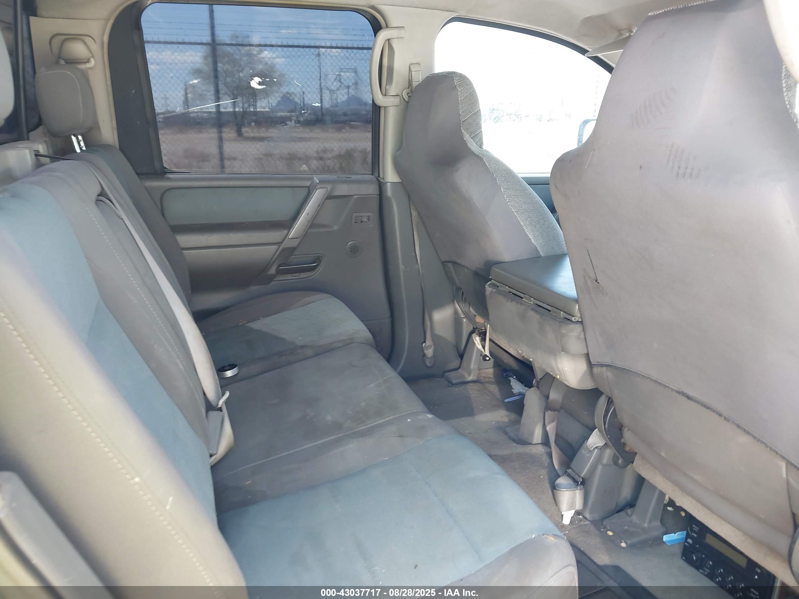 NISSAN TITAN image 8