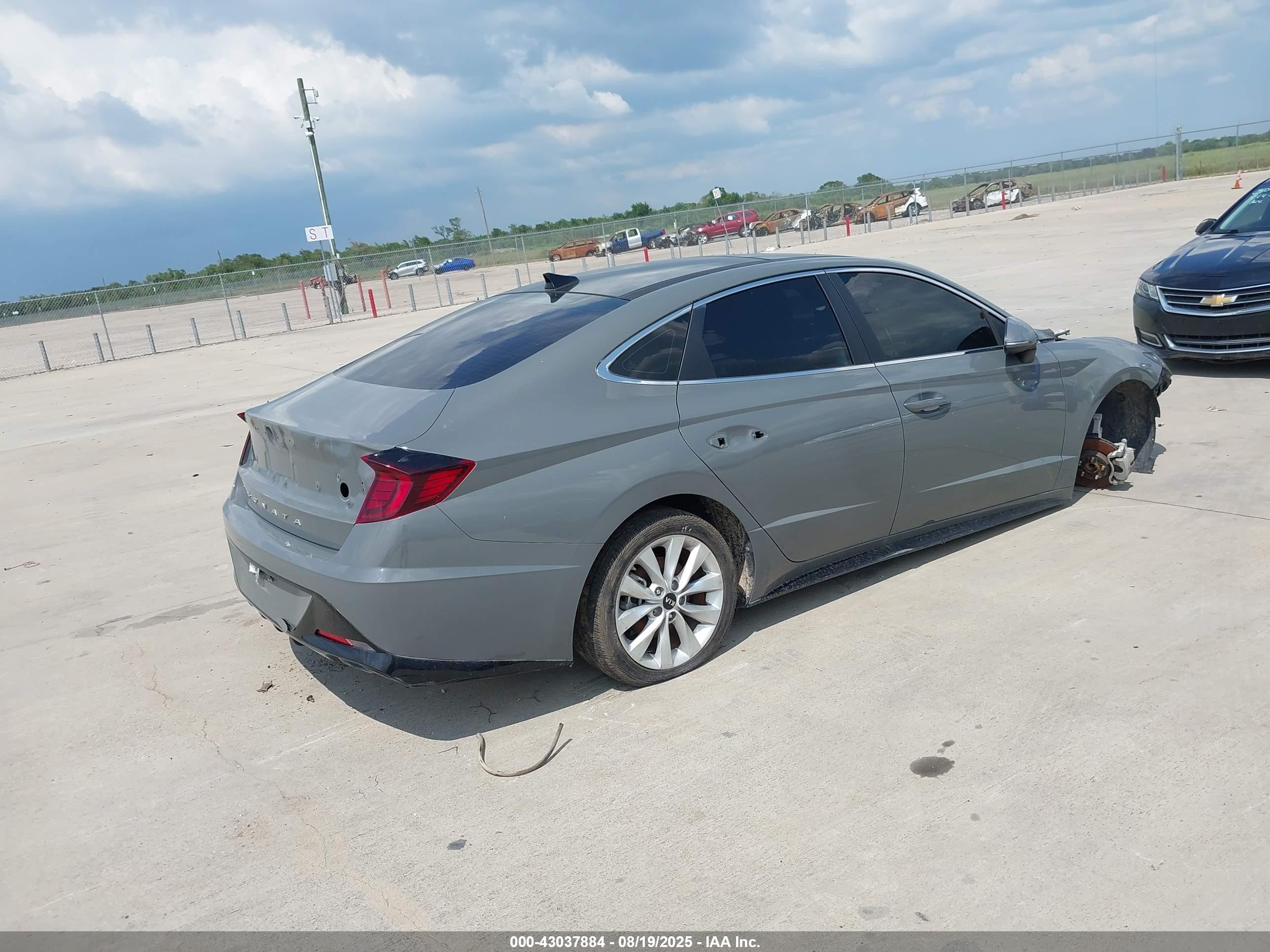 HYUNDAI SONATA image 4