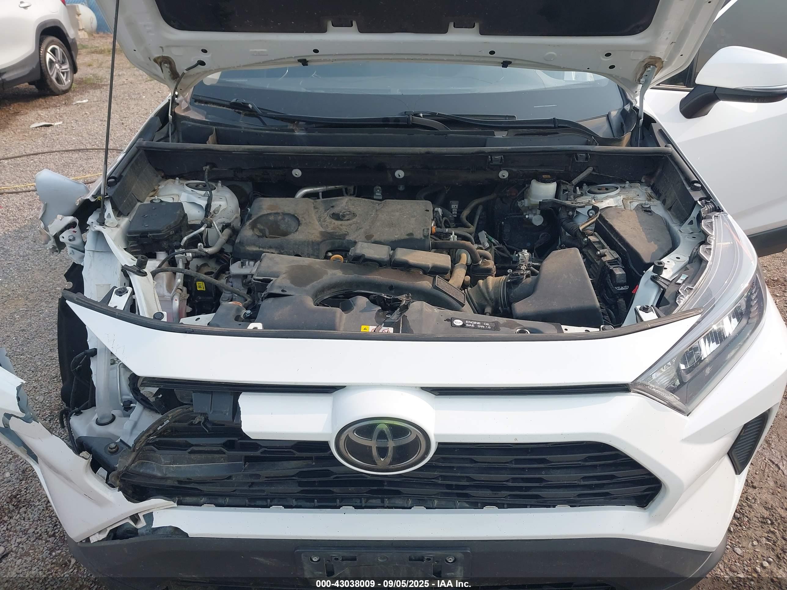 TOYOTA RAV4 image 10