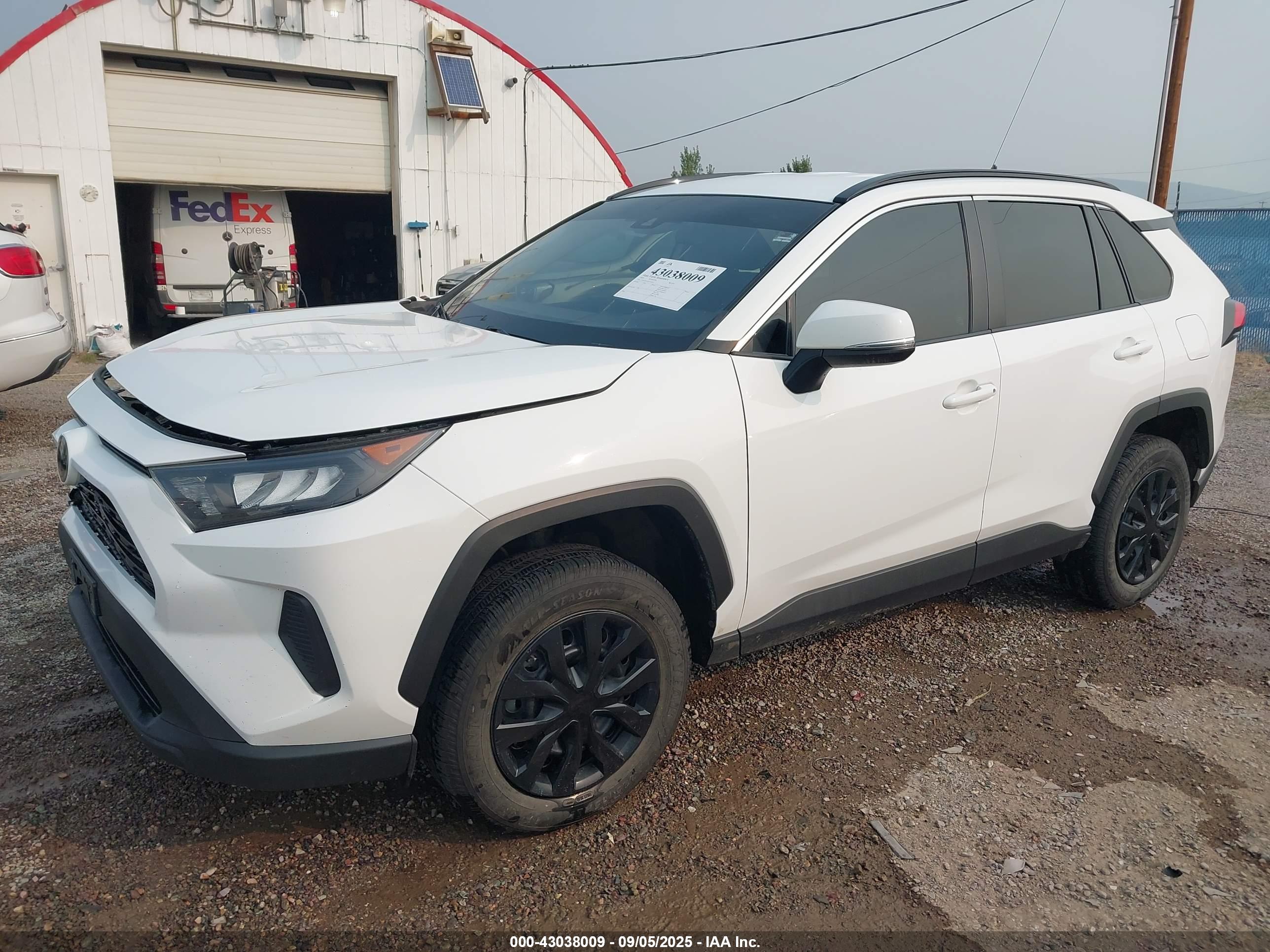 TOYOTA RAV4 image 2