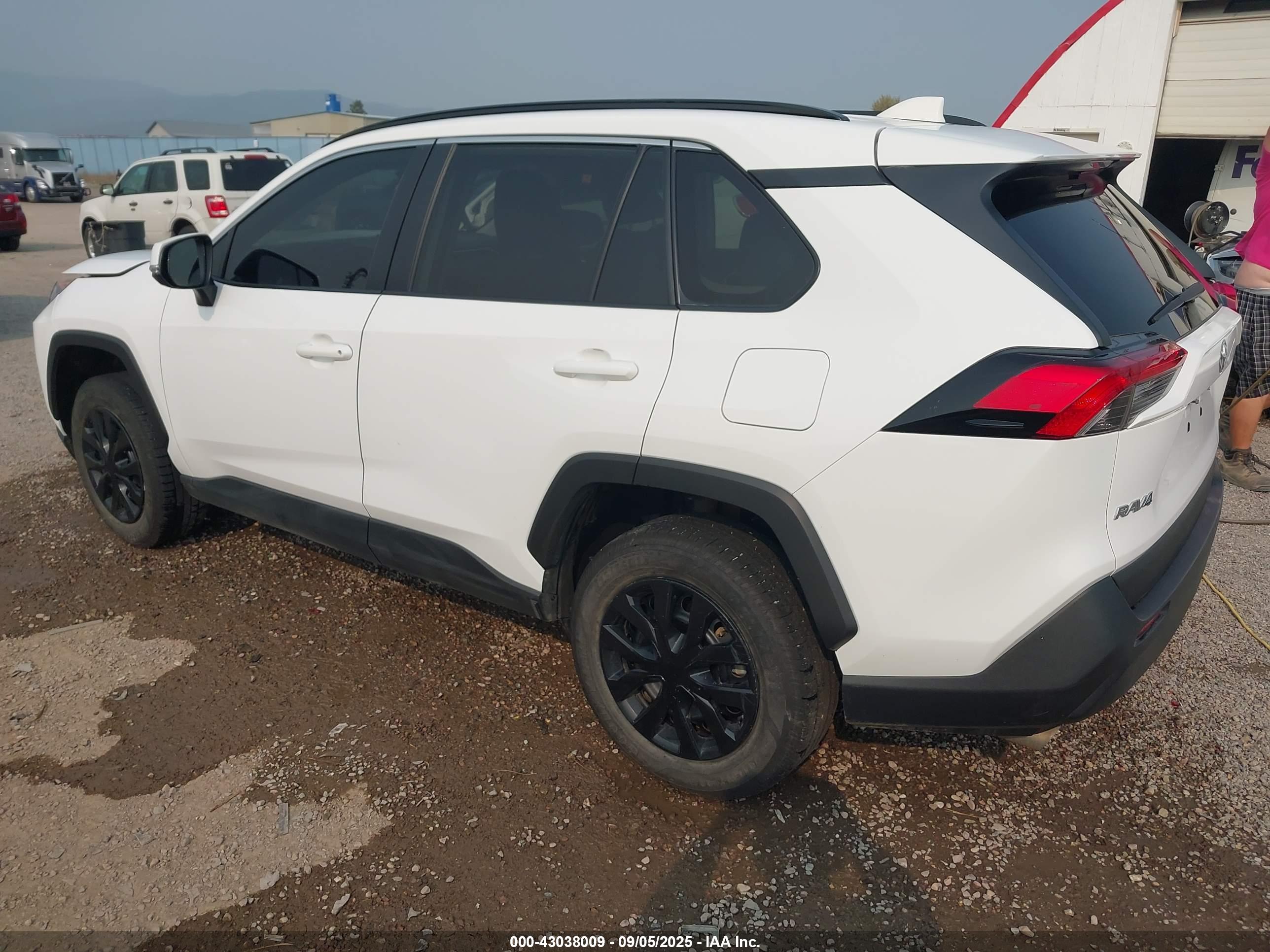 TOYOTA RAV4 image 3