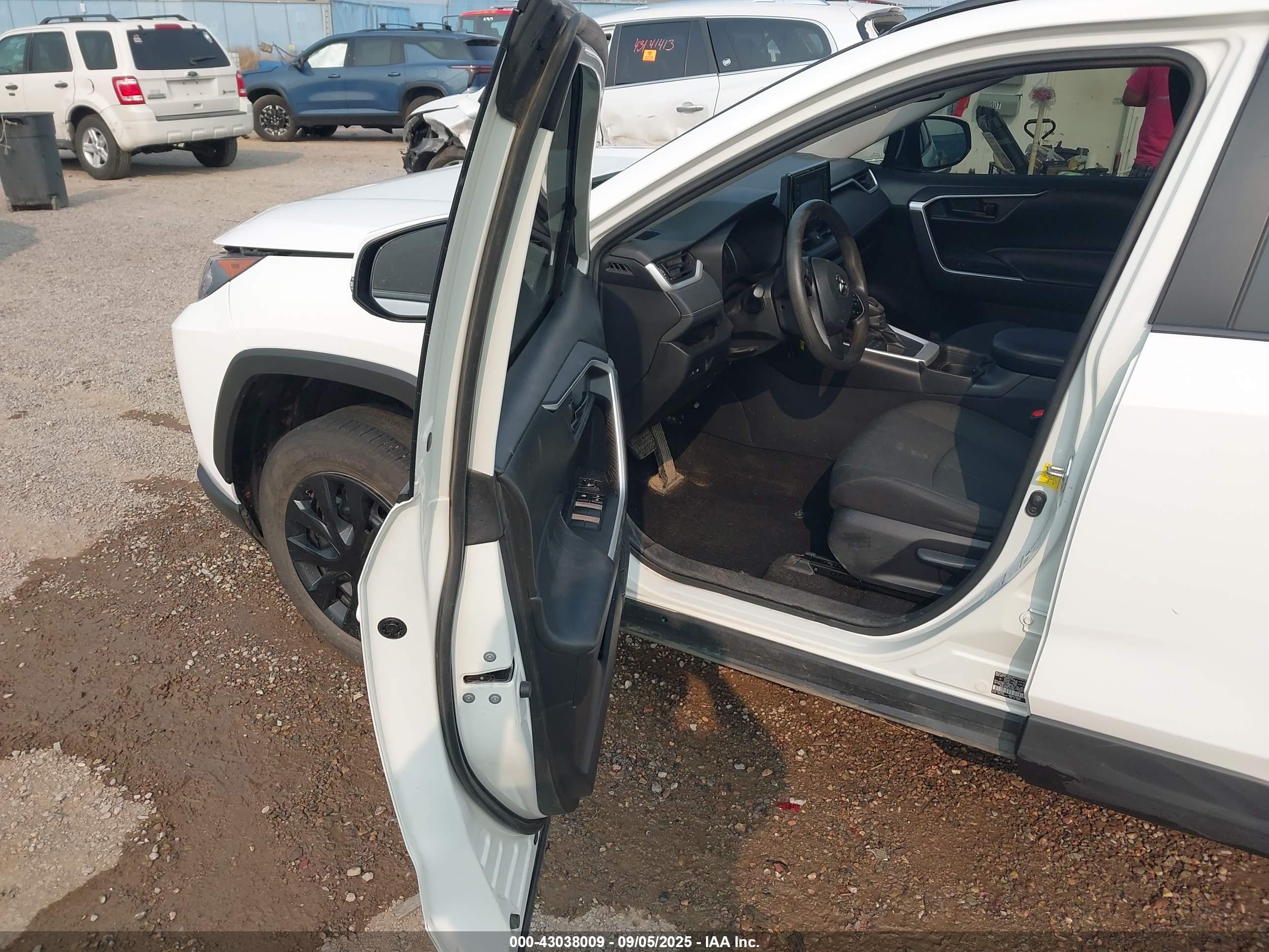 TOYOTA RAV4 image 5