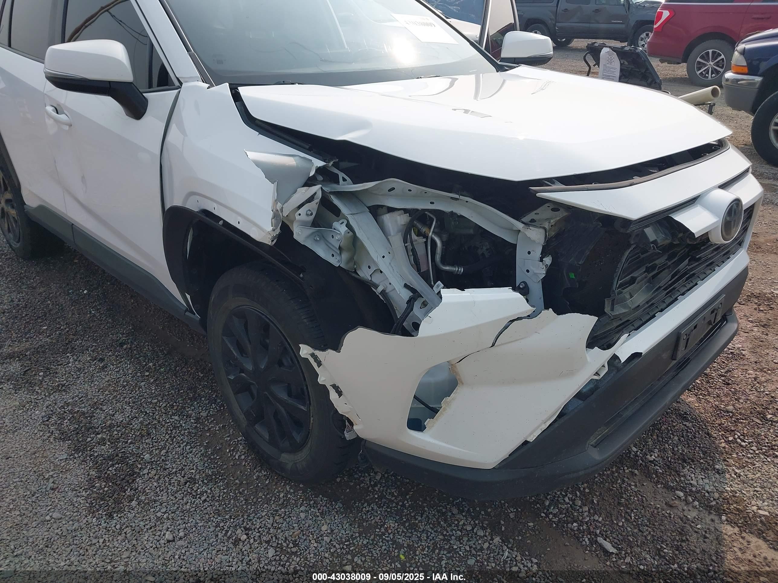 TOYOTA RAV4 image 6