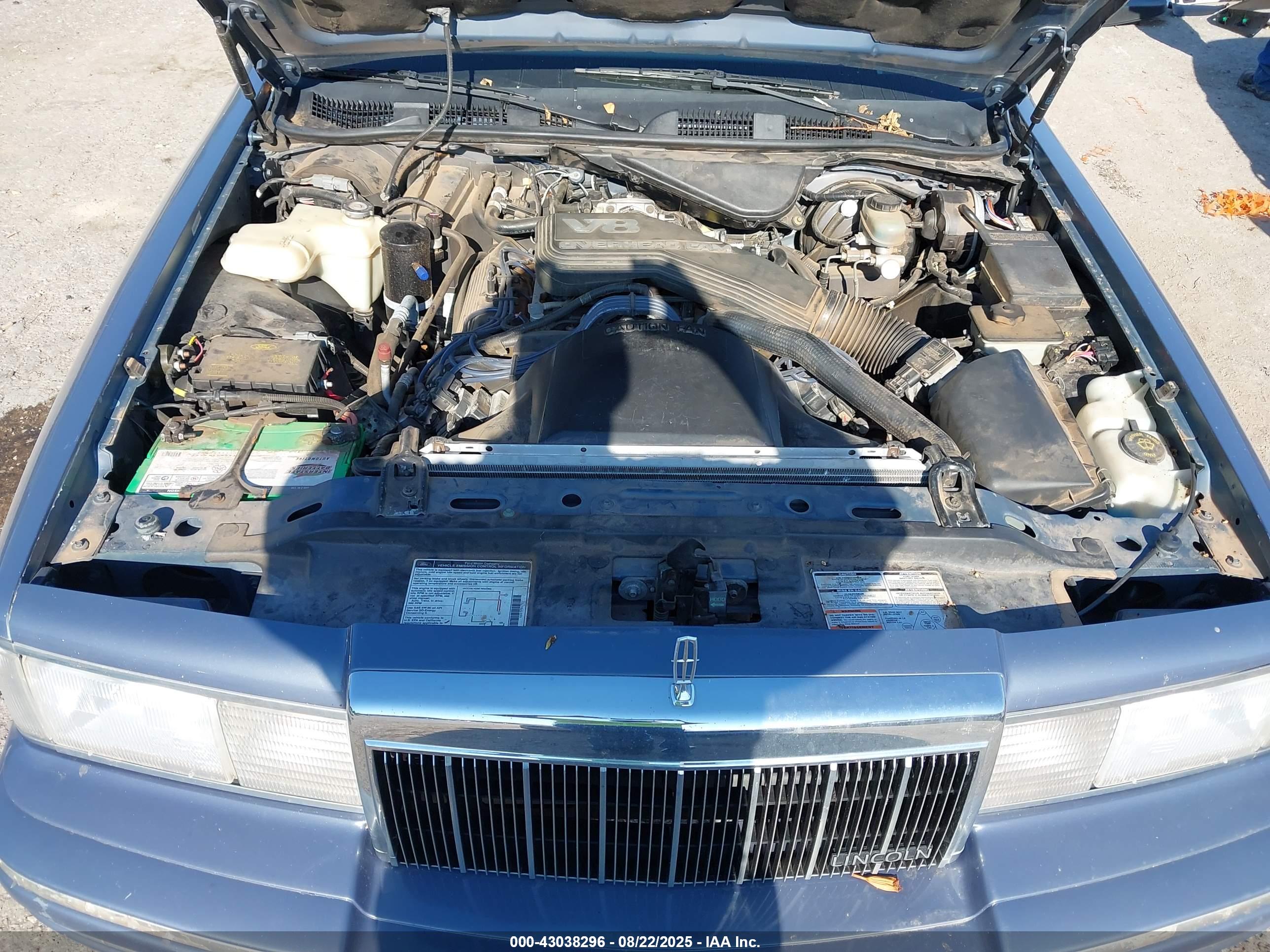 LINCOLN TOWN image 10