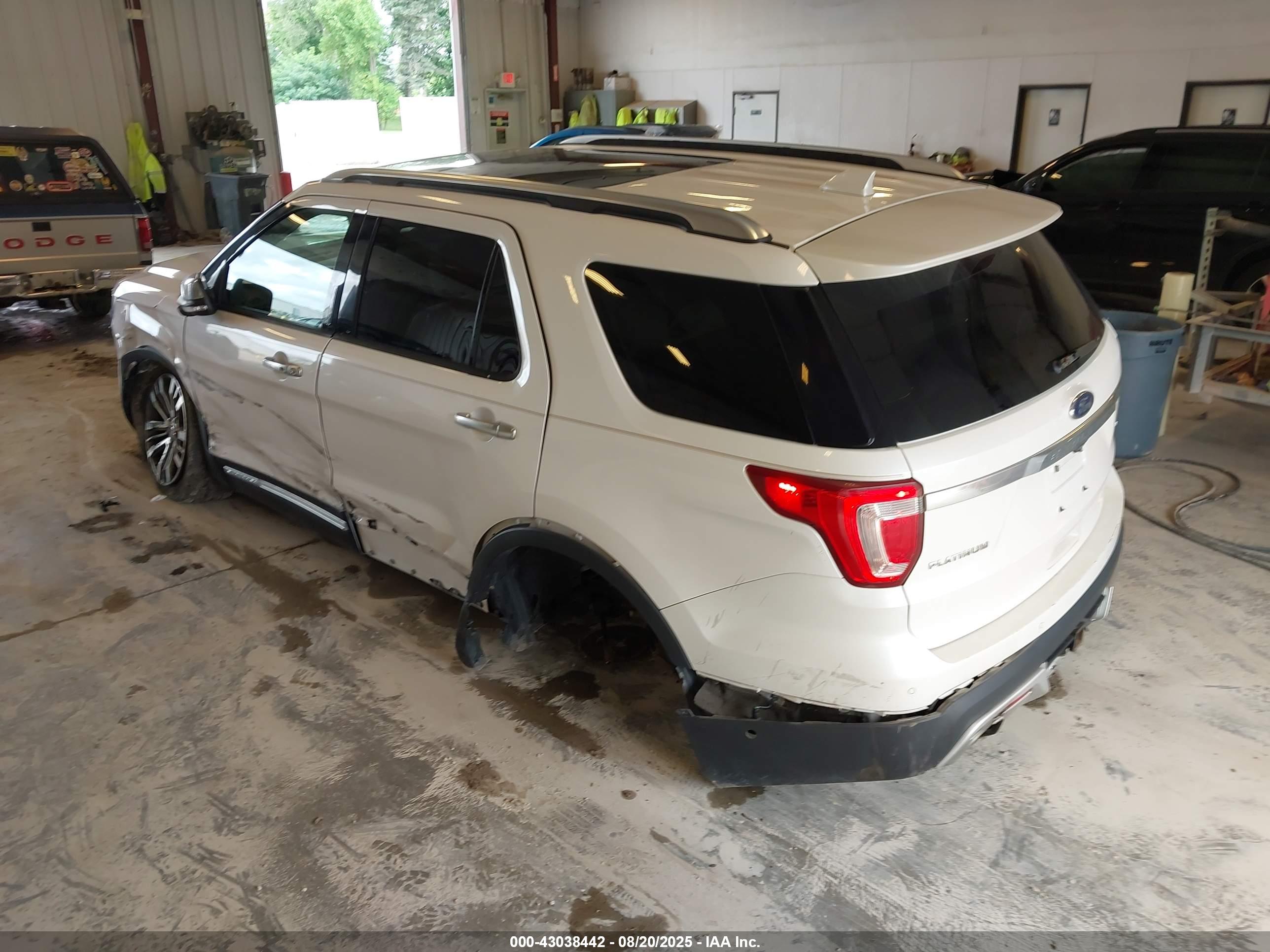 FORD EXPLORER image 3