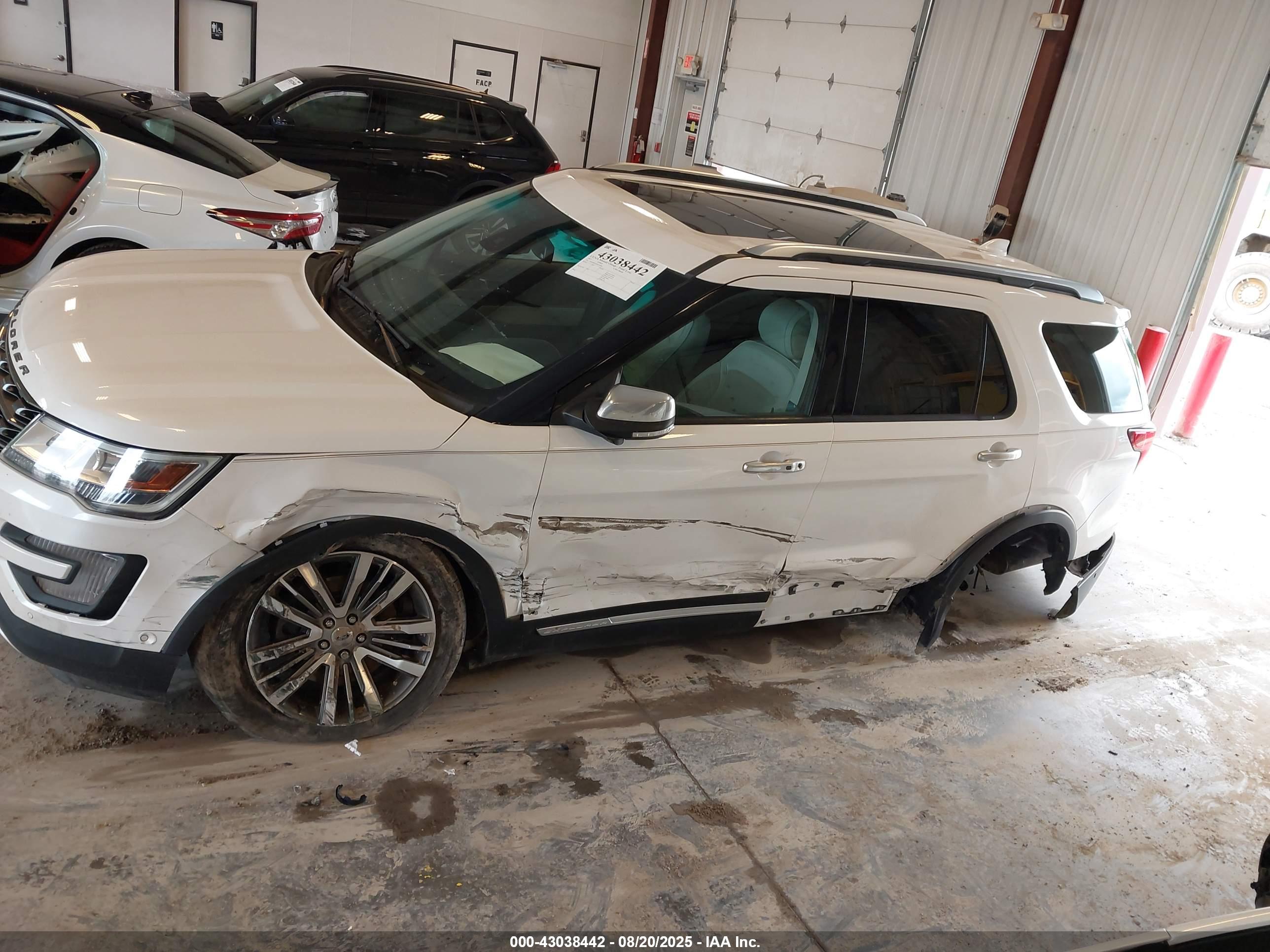 FORD EXPLORER image 6