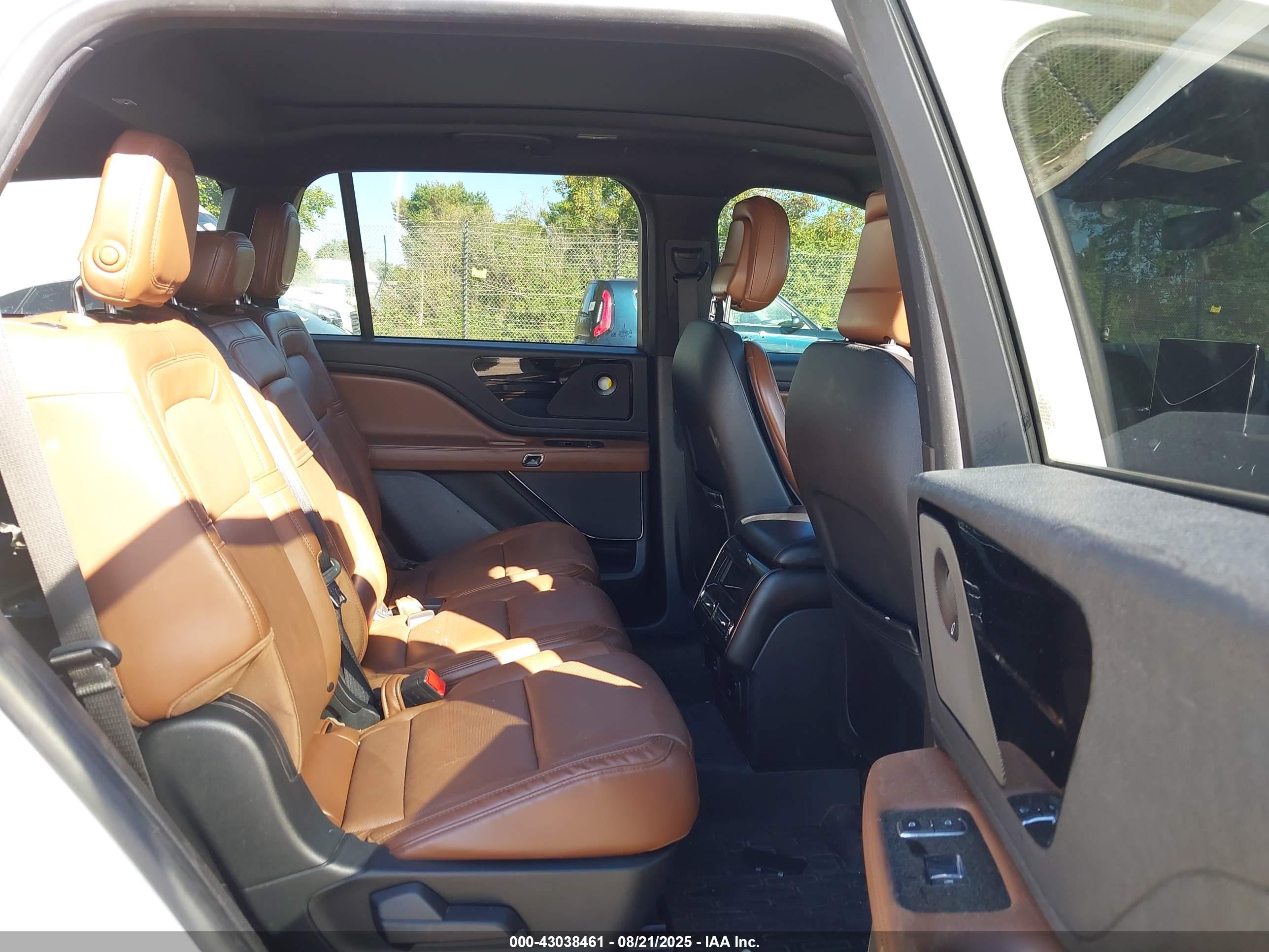LINCOLN AVIATOR image 8