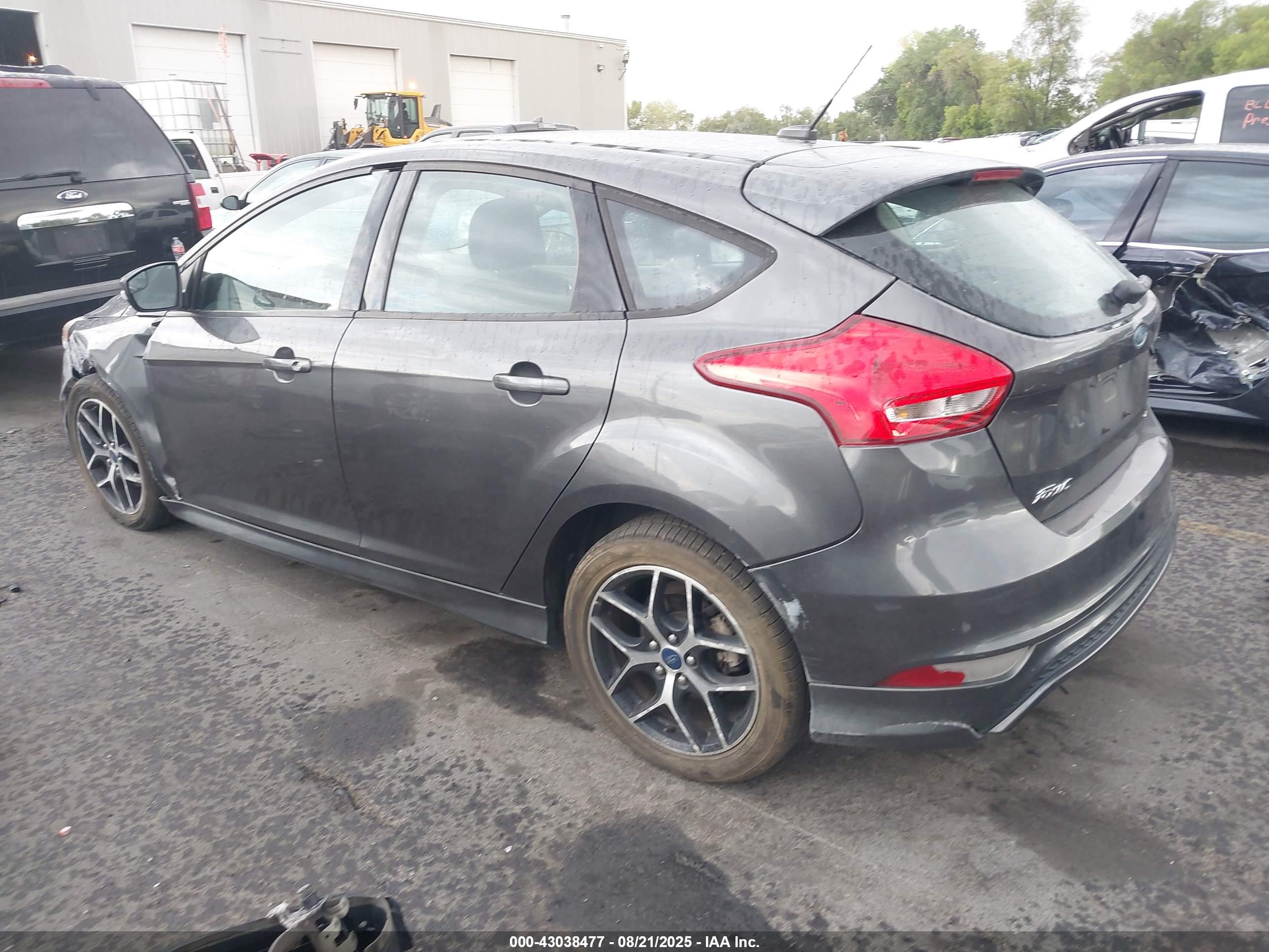 FORD FOCUS image 3