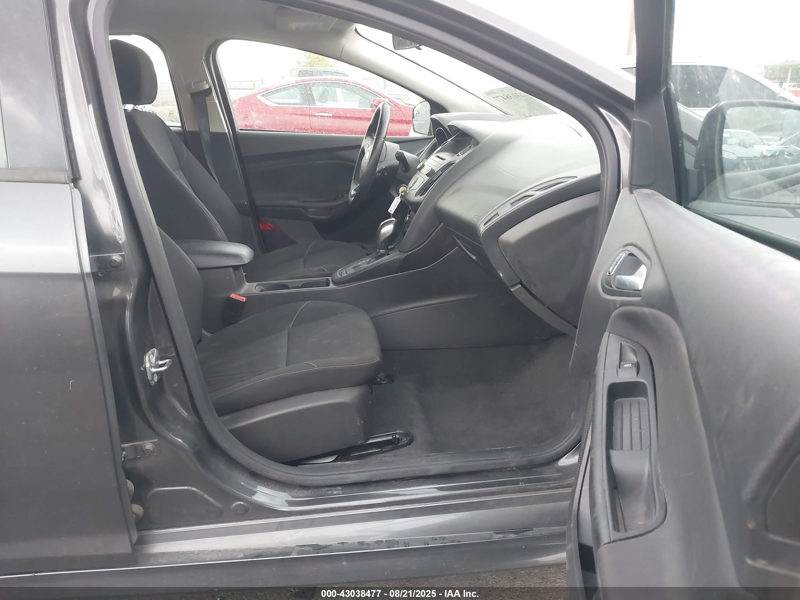 FORD FOCUS image 5