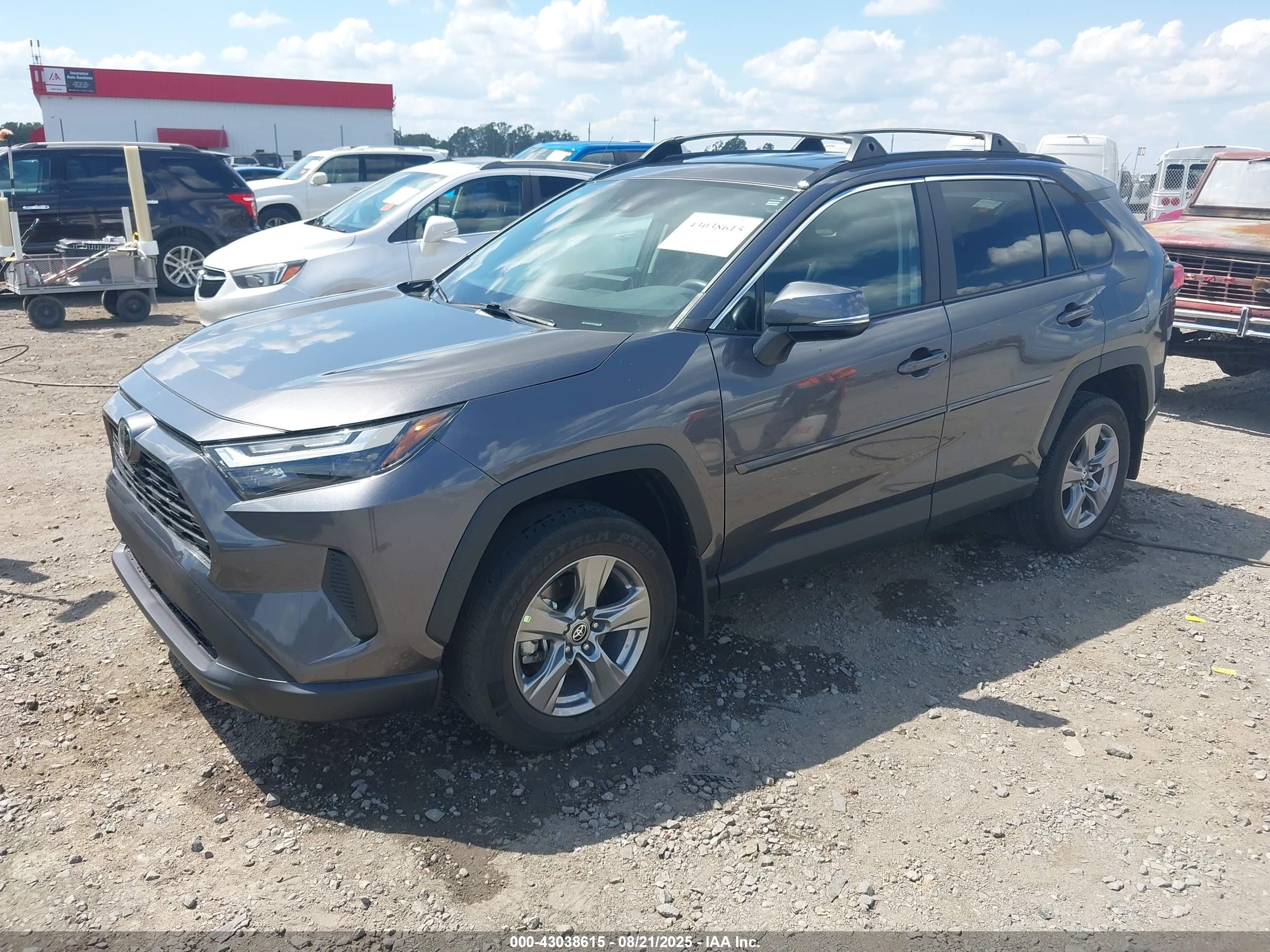 TOYOTA RAV4 image 2